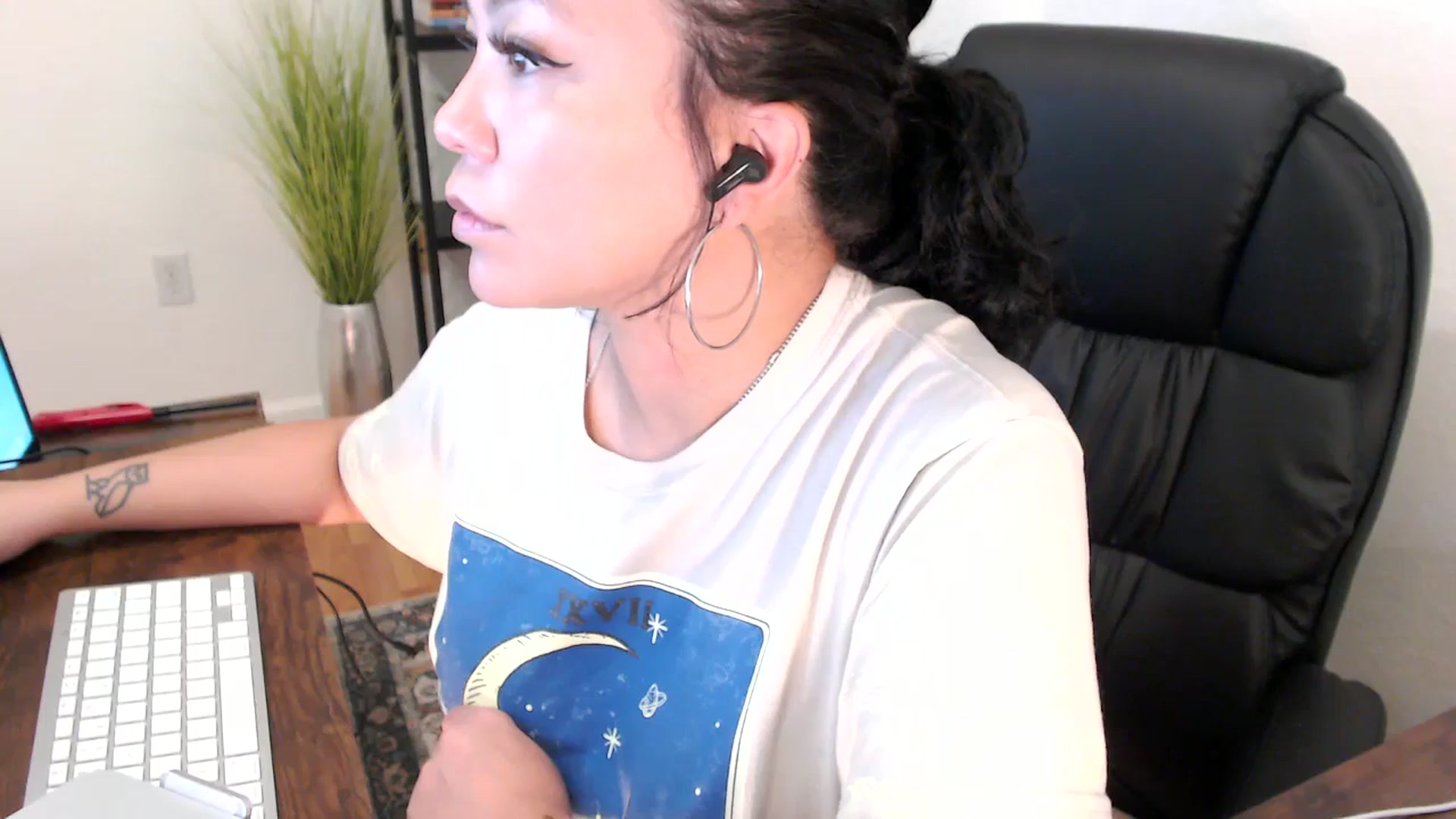 Gallery image thumbnail from MickaylaMinx's myfreecams stream on, 12/24/2024, 16:16 image 4 of 20