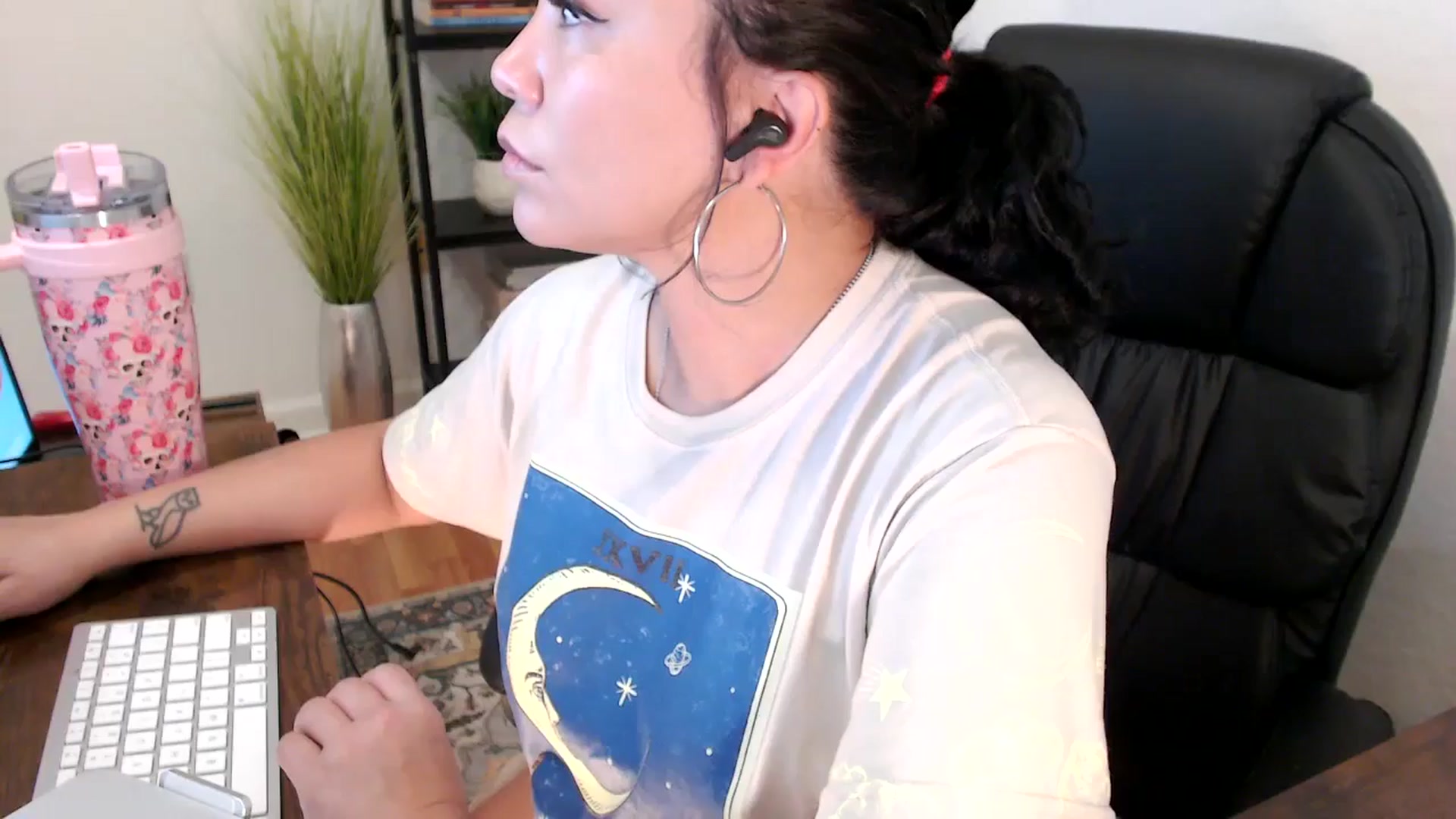 Gallery image thumbnail from MickaylaMinx's myfreecams stream on, 12/24/2024, 16:16 image 15 of 20