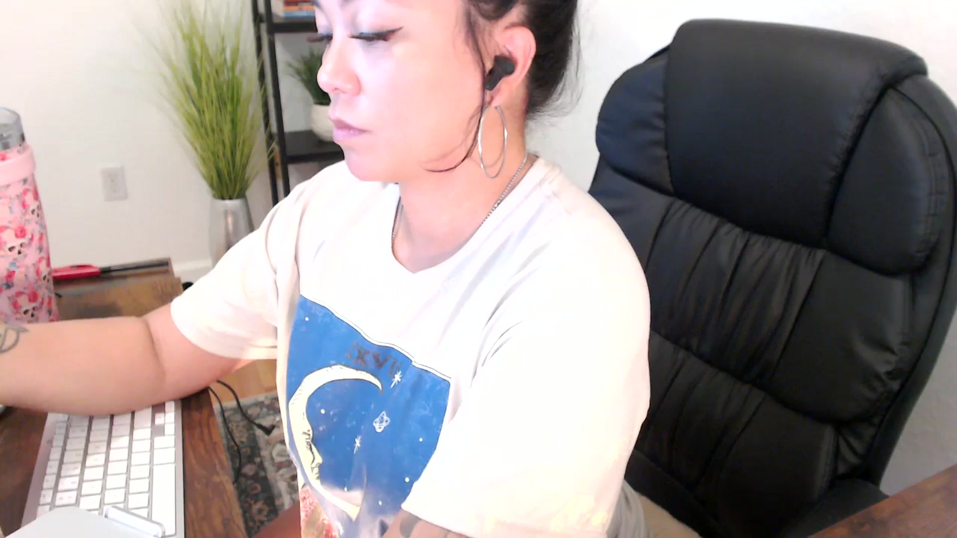 Gallery image thumbnail from MickaylaMinx's myfreecams stream on, 12/24/2024, 16:55 image 8 of 20