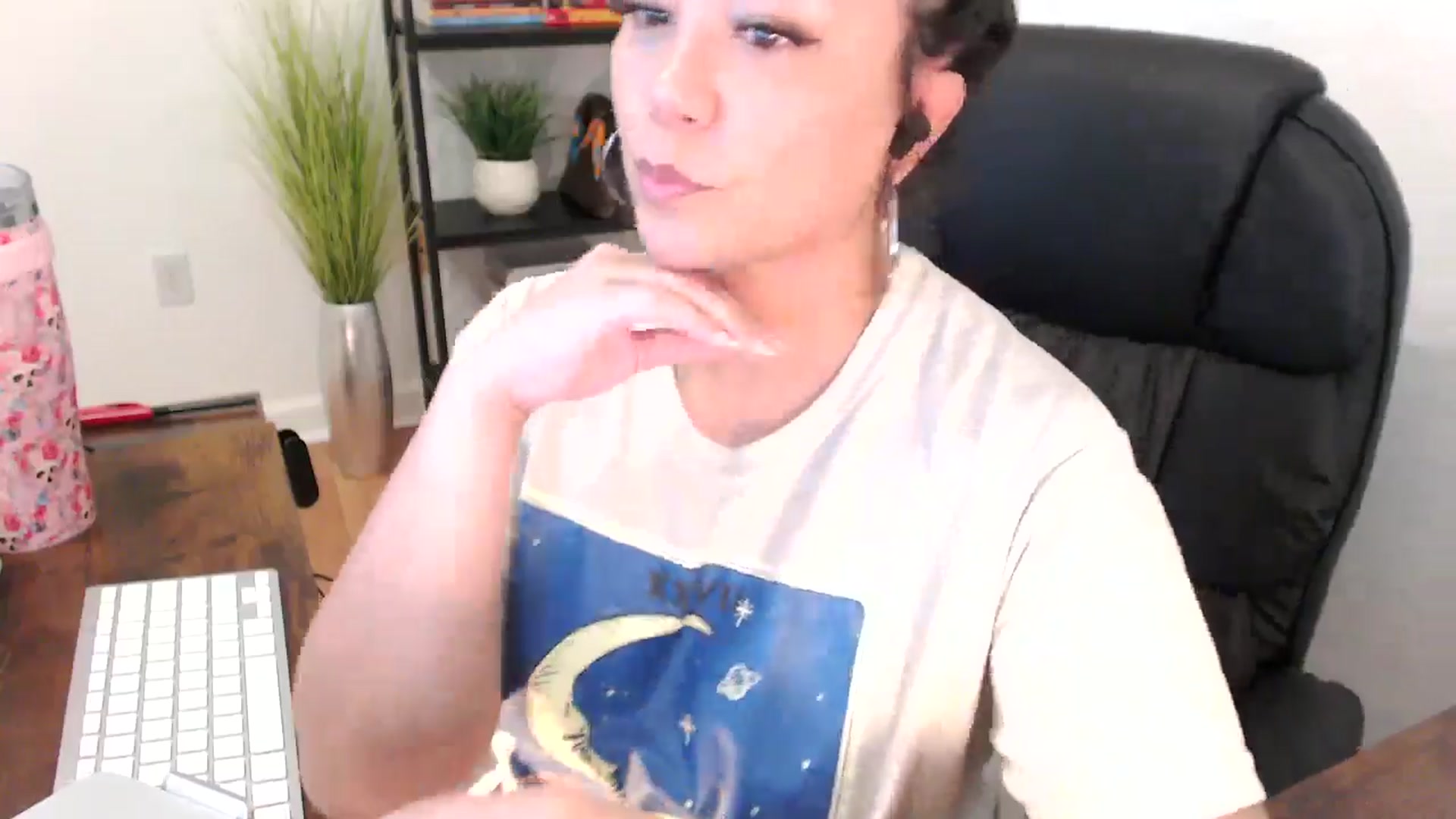 Gallery image thumbnail from MickaylaMinx's myfreecams stream on, 12/24/2024, 16:55 image 15 of 20