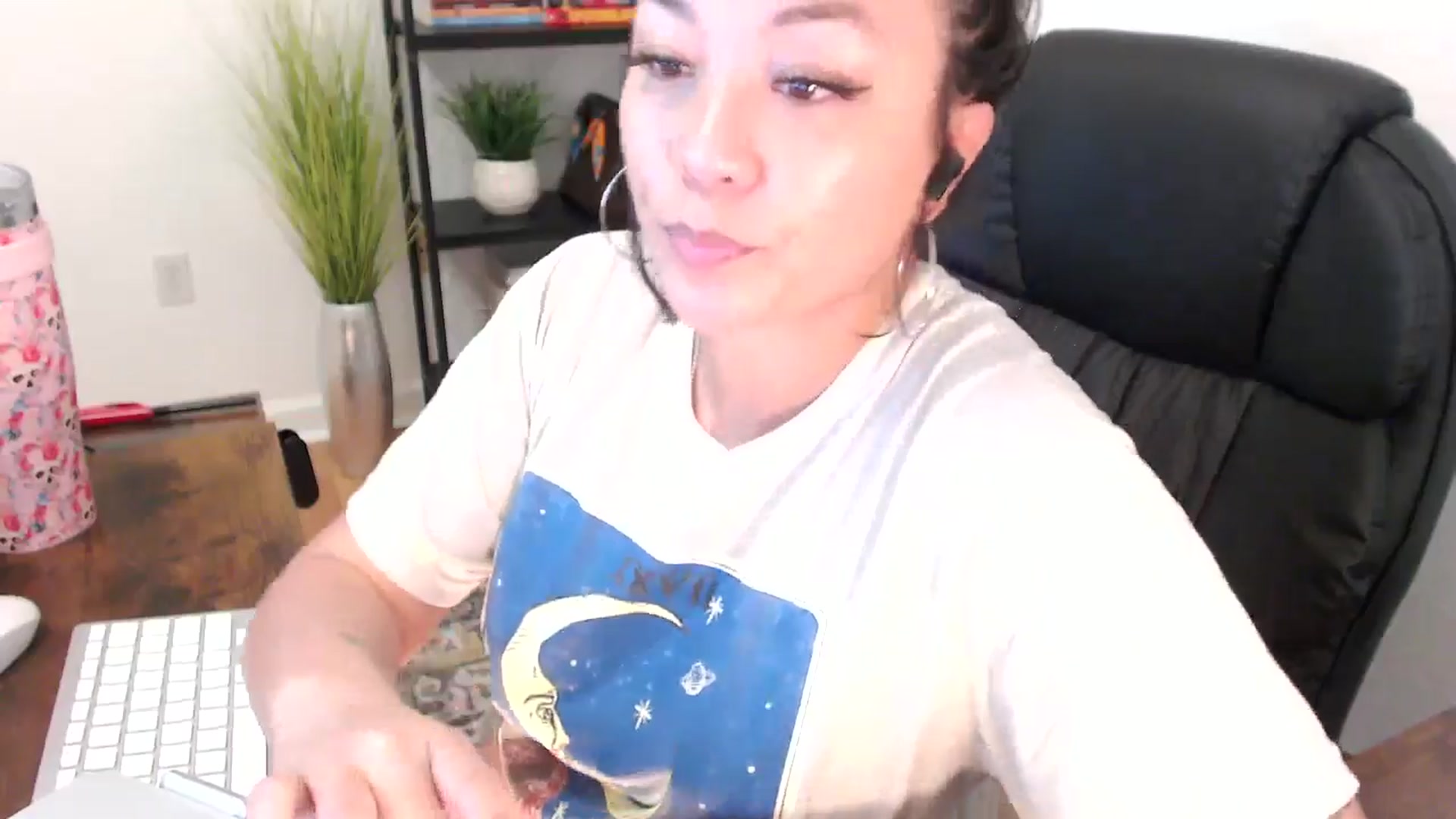 Gallery image thumbnail from MickaylaMinx's myfreecams stream on, 12/24/2024, 16:55 image 9 of 20