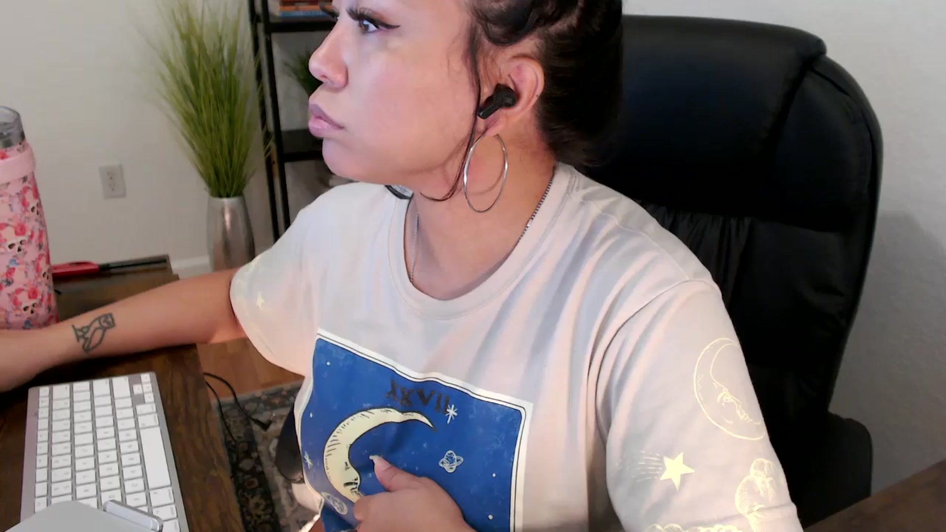 Gallery image thumbnail from MickaylaMinx's myfreecams stream on, 12/24/2024, 16:55 image 19 of 20