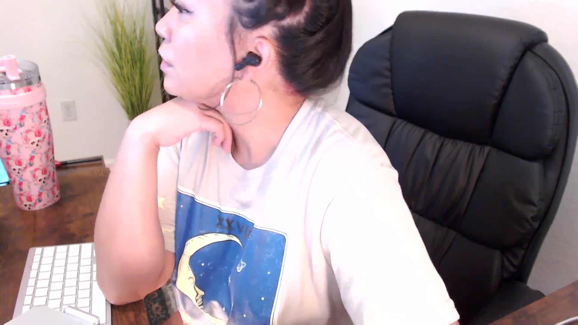 Gallery image thumbnail from MickaylaMinx's myfreecams stream on, 12/24/2024, 16:55 image 3 of 20
