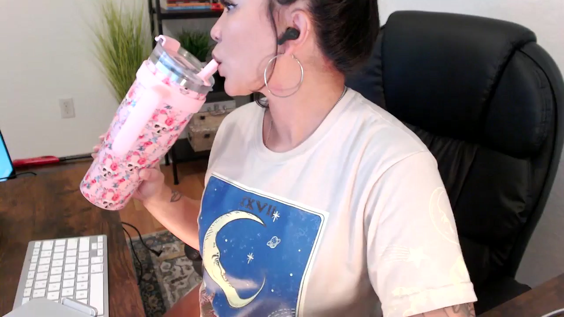 Gallery image thumbnail from MickaylaMinx's myfreecams stream on, 12/24/2024, 16:55 image 1 of 20