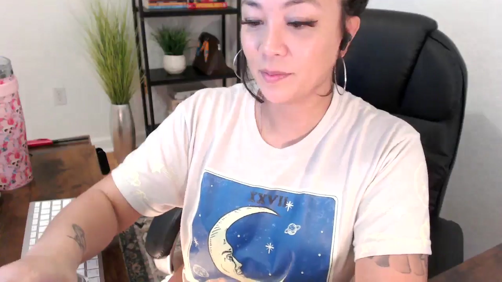 Gallery image thumbnail from MickaylaMinx's myfreecams stream on, 12/24/2024, 16:55 image 16 of 20