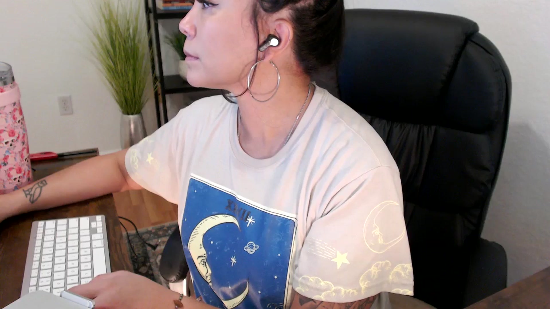 Gallery image thumbnail from MickaylaMinx's myfreecams stream on, 12/24/2024, 16:55 image 13 of 20