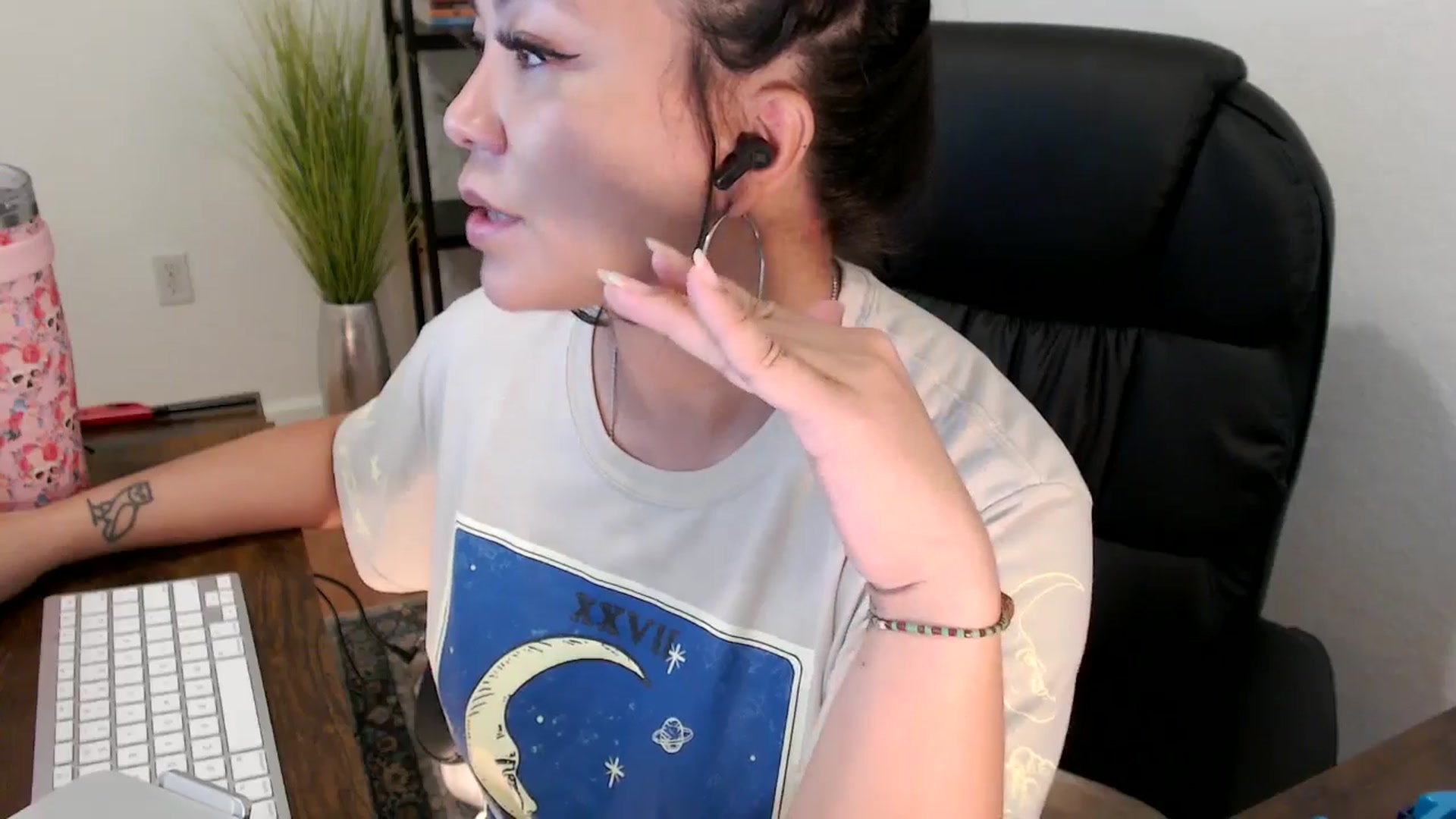 Gallery image thumbnail from MickaylaMinx's myfreecams stream on, 12/24/2024, 16:55 image 20 of 20