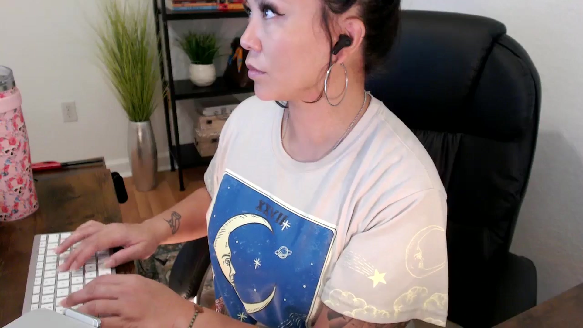 Gallery image thumbnail from MickaylaMinx's myfreecams stream on, 12/24/2024, 16:55 image 14 of 20