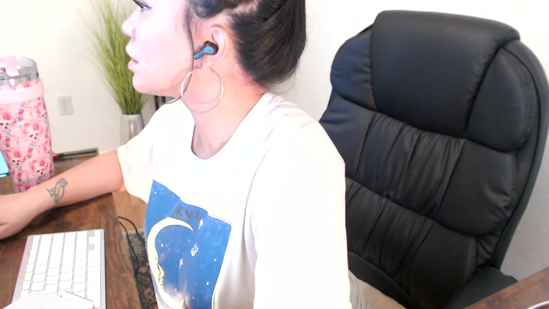 Gallery image thumbnail from MickaylaMinx's myfreecams stream on, 12/24/2024, 16:55 image 4 of 20