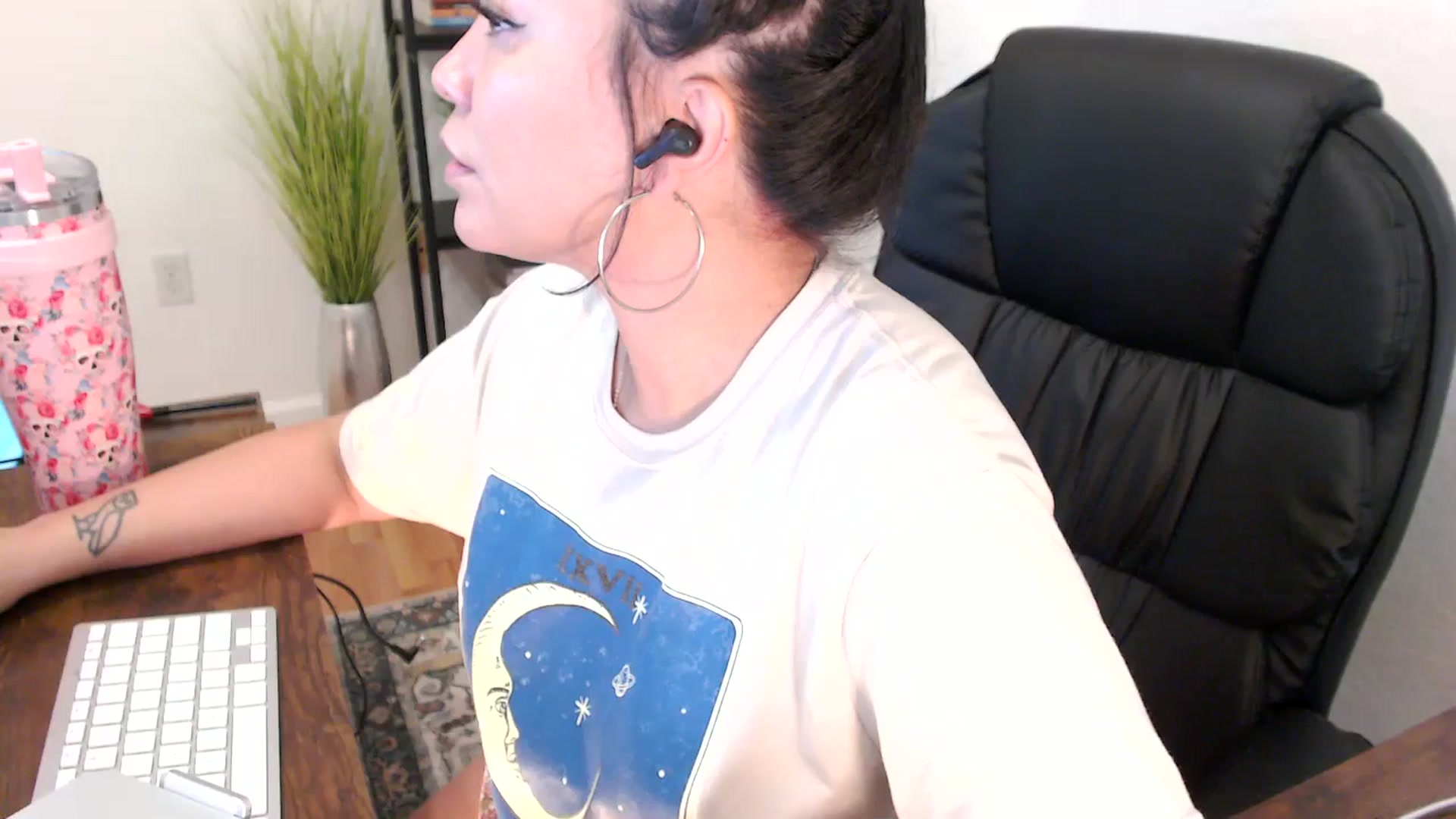 Gallery image thumbnail from MickaylaMinx's myfreecams stream on, 12/24/2024, 16:55 image 2 of 20