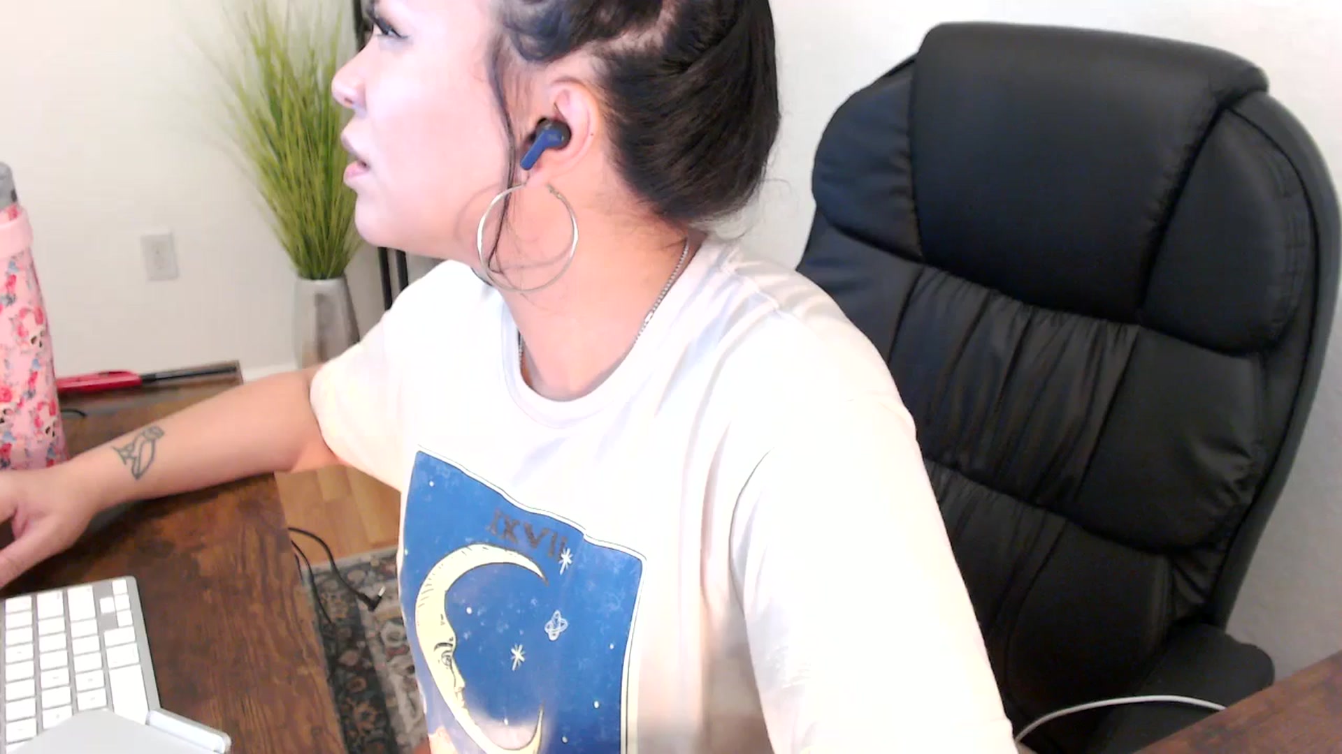 Gallery image thumbnail from MickaylaMinx's myfreecams stream on, 12/24/2024, 17:48 image 1 of 20