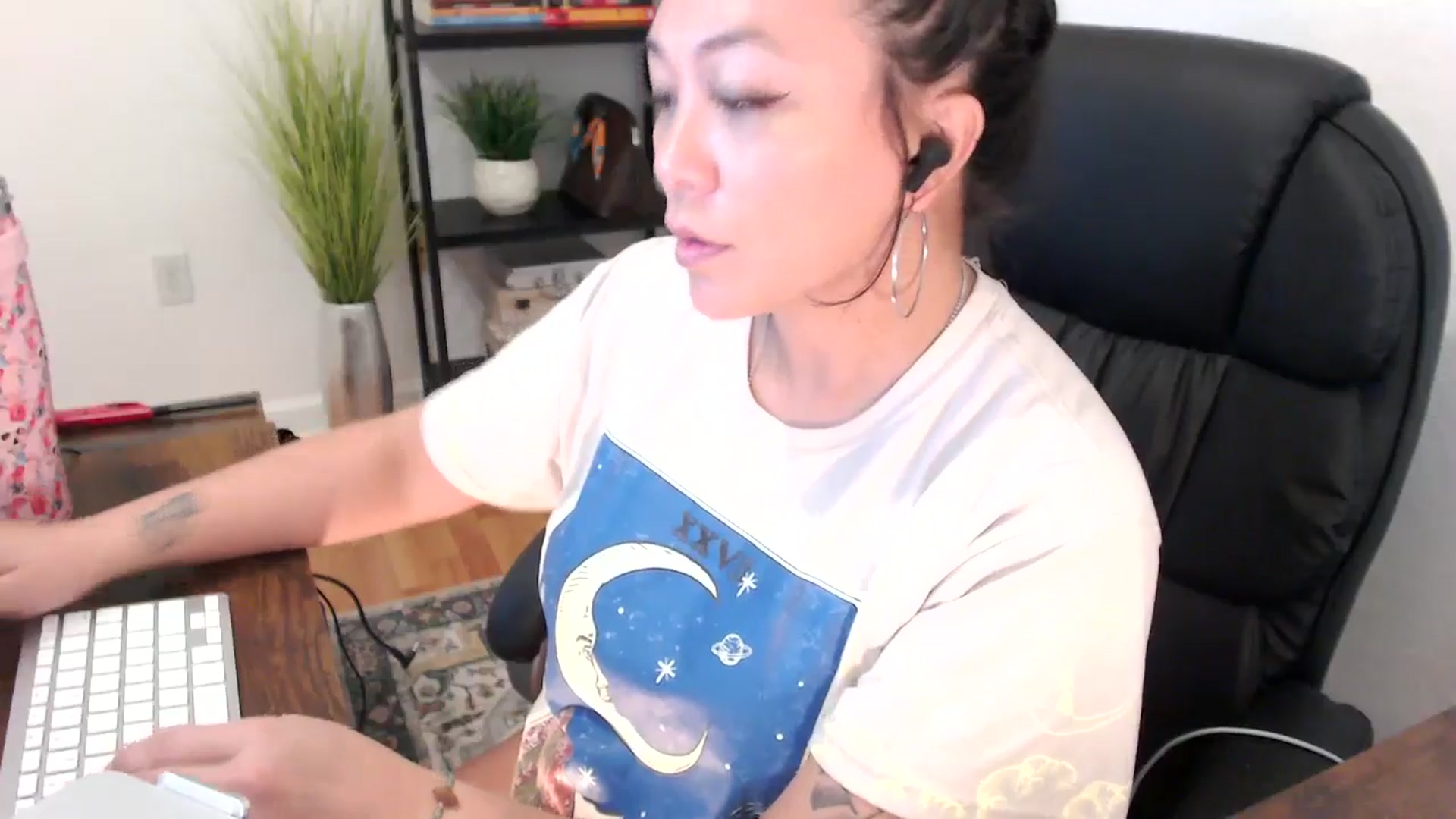 Gallery image thumbnail from MickaylaMinx's myfreecams stream on, 12/24/2024, 17:48 image 16 of 20