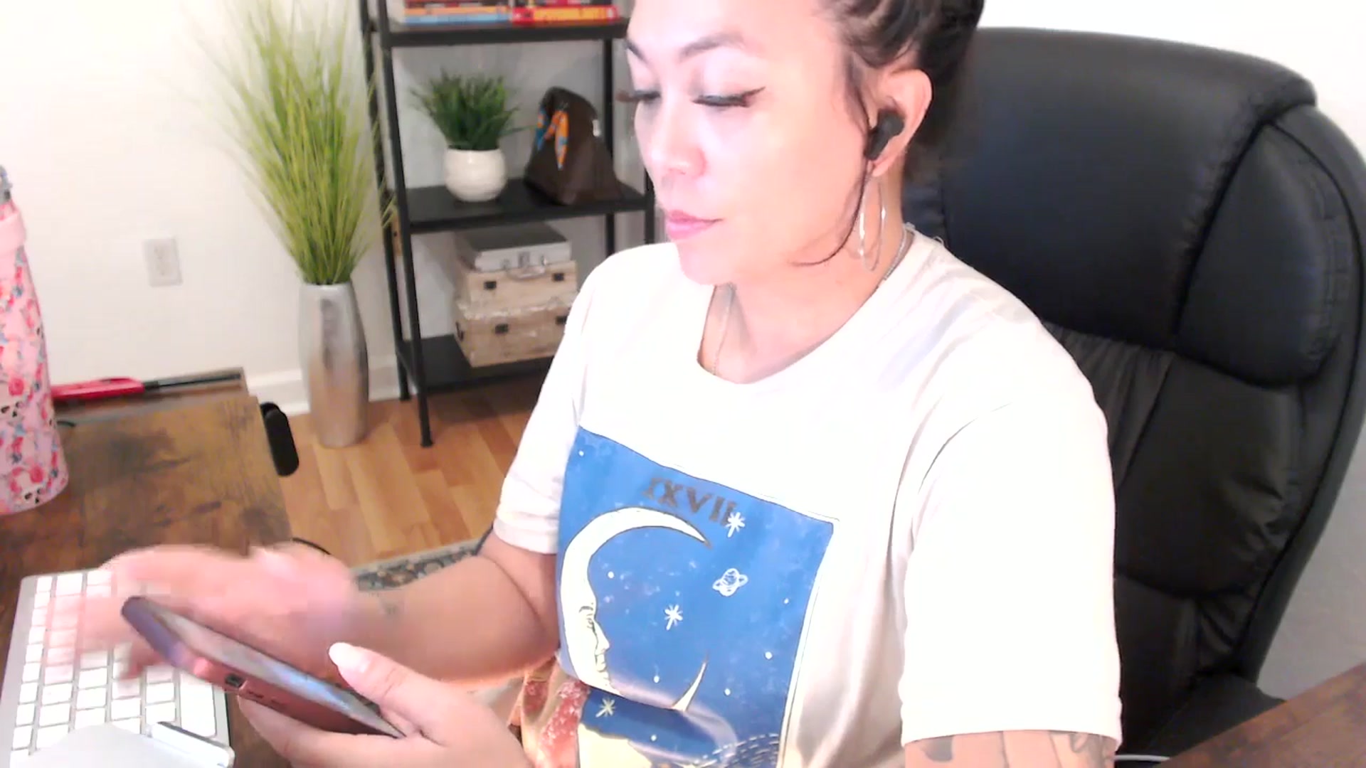Gallery image thumbnail from MickaylaMinx's myfreecams stream on, 12/24/2024, 17:48 image 9 of 20