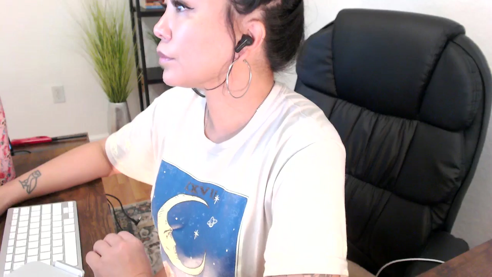 Gallery image thumbnail from MickaylaMinx's myfreecams stream on, 12/24/2024, 17:48 image 6 of 20