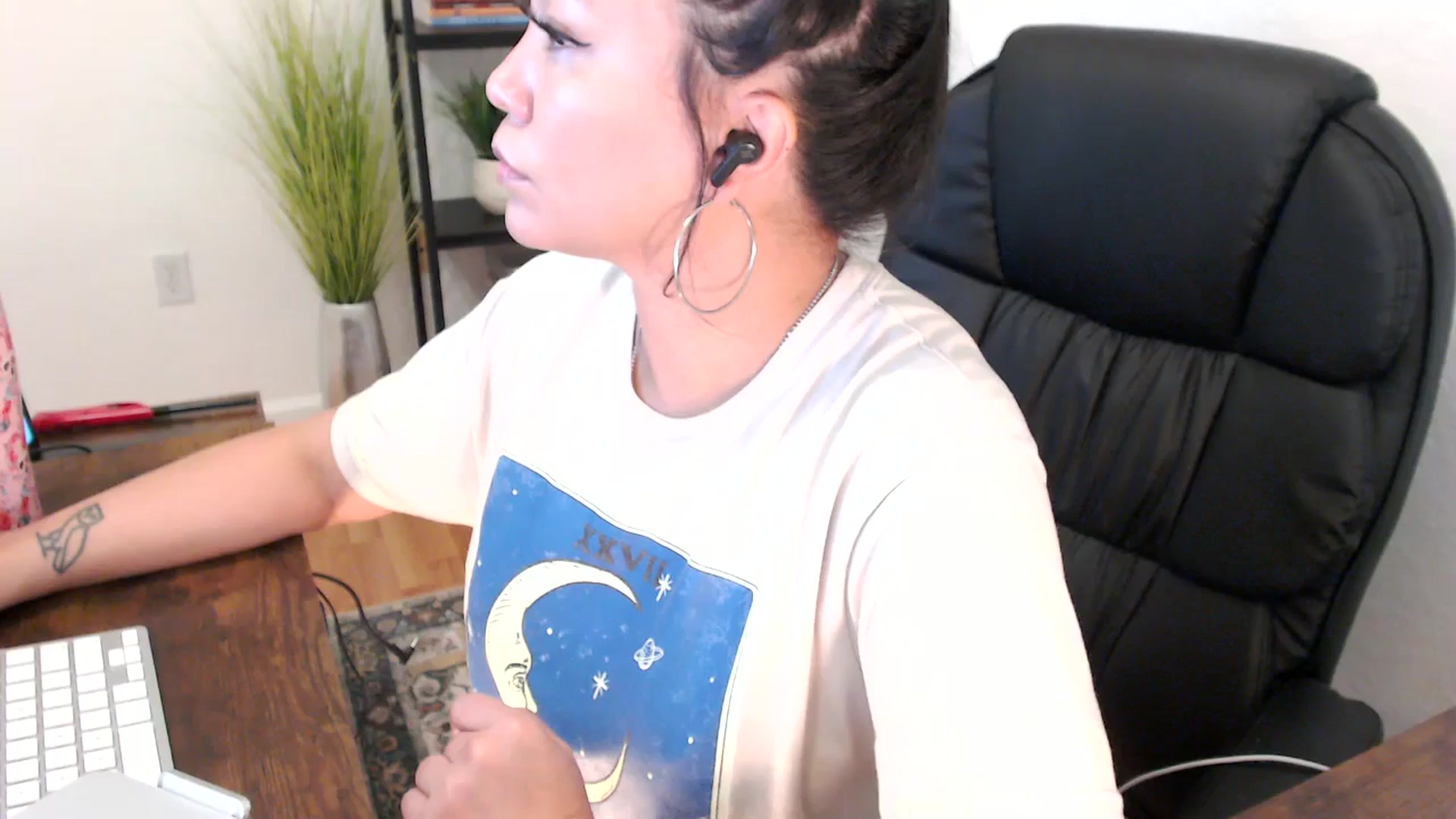 Gallery image thumbnail from MickaylaMinx's myfreecams stream on, 12/24/2024, 17:48 image 2 of 20