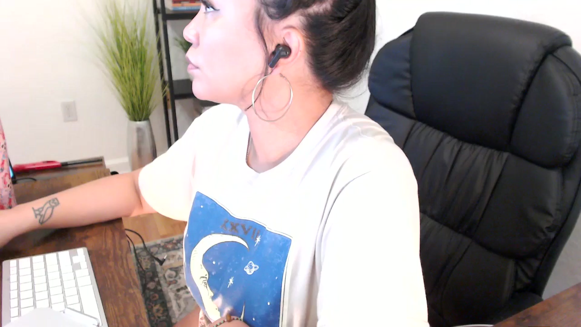 Gallery image thumbnail from MickaylaMinx's myfreecams stream on, 12/24/2024, 17:48 image 4 of 20
