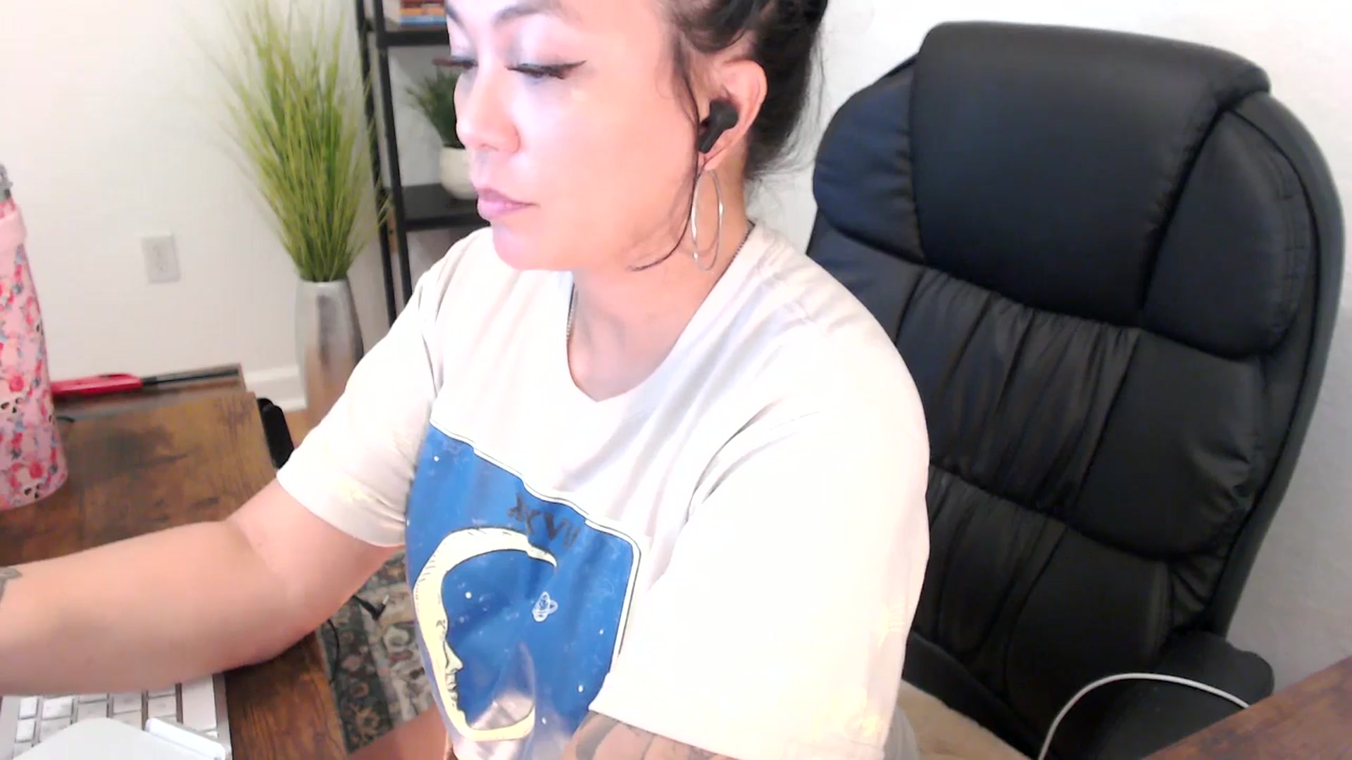 Gallery image thumbnail from MickaylaMinx's myfreecams stream on, 12/24/2024, 17:48 image 20 of 20