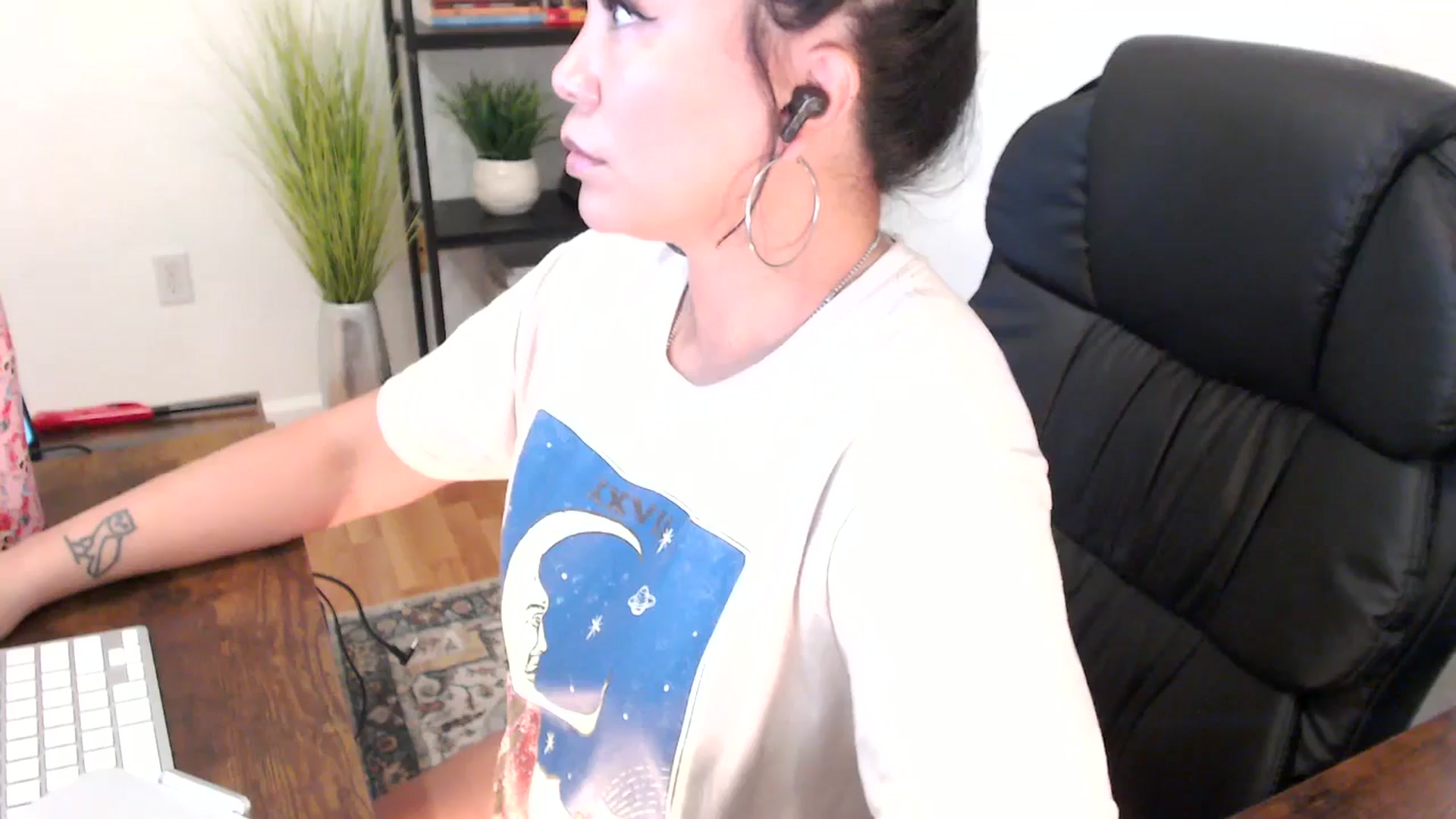 Gallery image thumbnail from MickaylaMinx's myfreecams stream on, 12/24/2024, 17:48 image 3 of 20