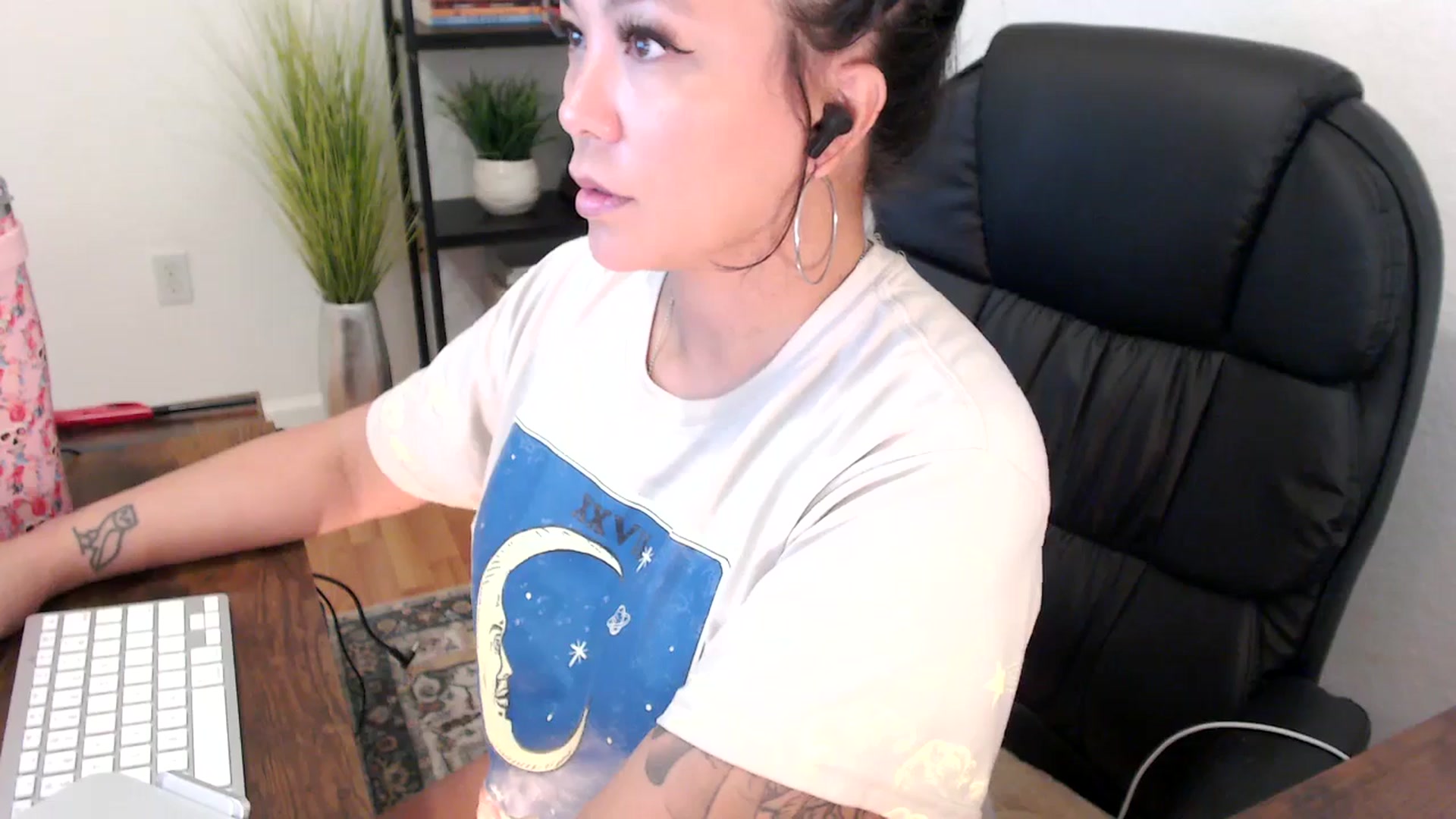 Gallery image thumbnail from MickaylaMinx's myfreecams stream on, 12/24/2024, 17:48 image 15 of 20