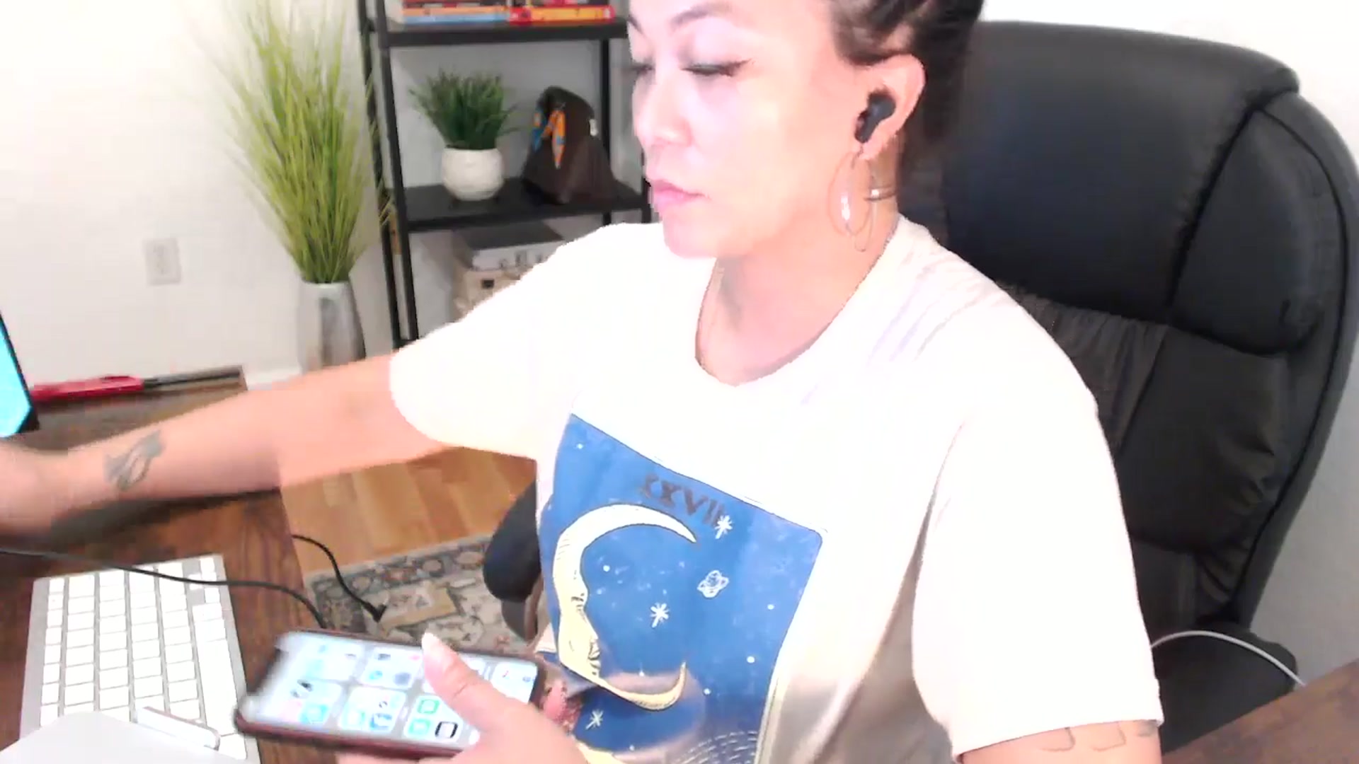 Gallery image thumbnail from MickaylaMinx's myfreecams stream on, 12/24/2024, 18:57 image 7 of 20