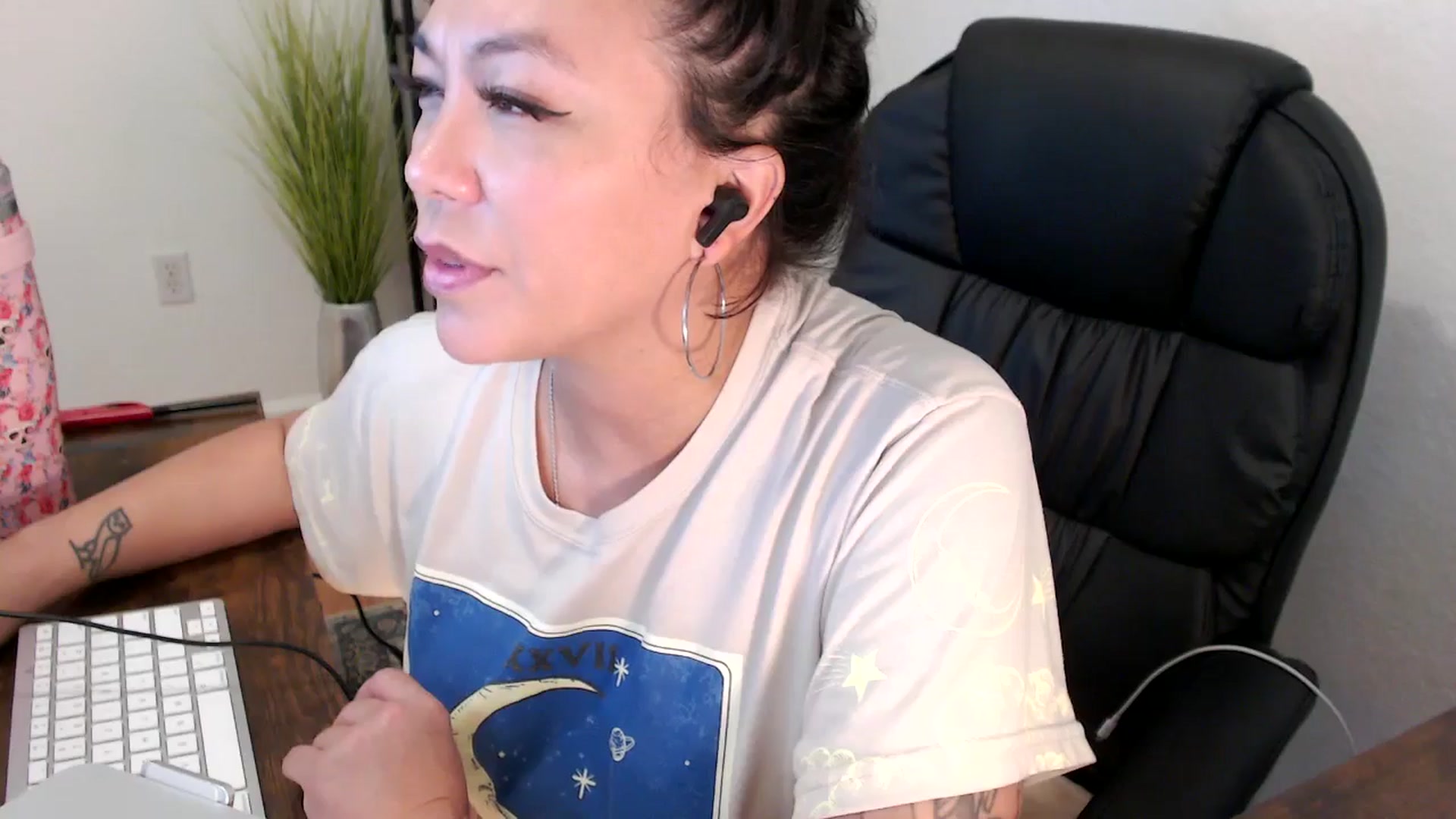 Gallery image thumbnail from MickaylaMinx's myfreecams stream on, 12/24/2024, 18:57 image 18 of 20