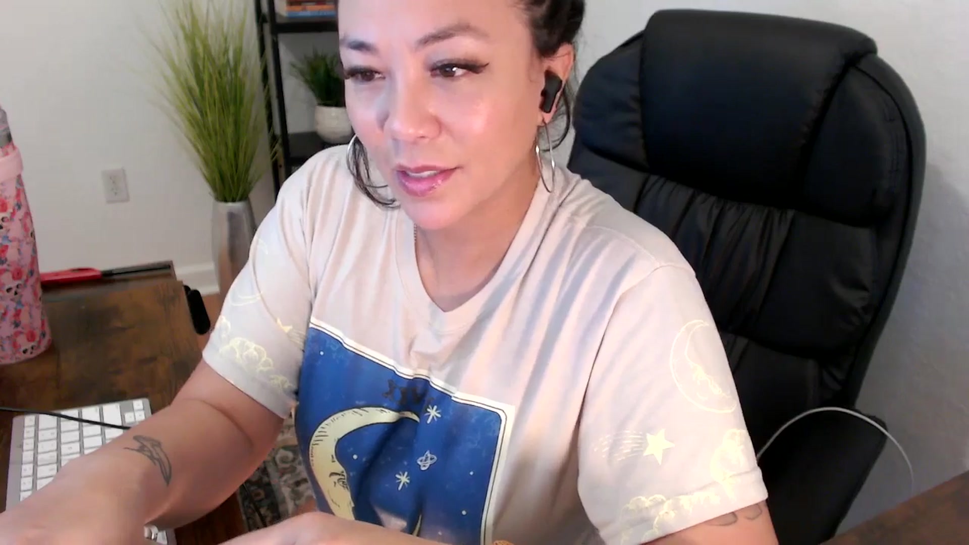 Gallery image thumbnail from MickaylaMinx's myfreecams stream on, 12/24/2024, 18:57 image 19 of 20