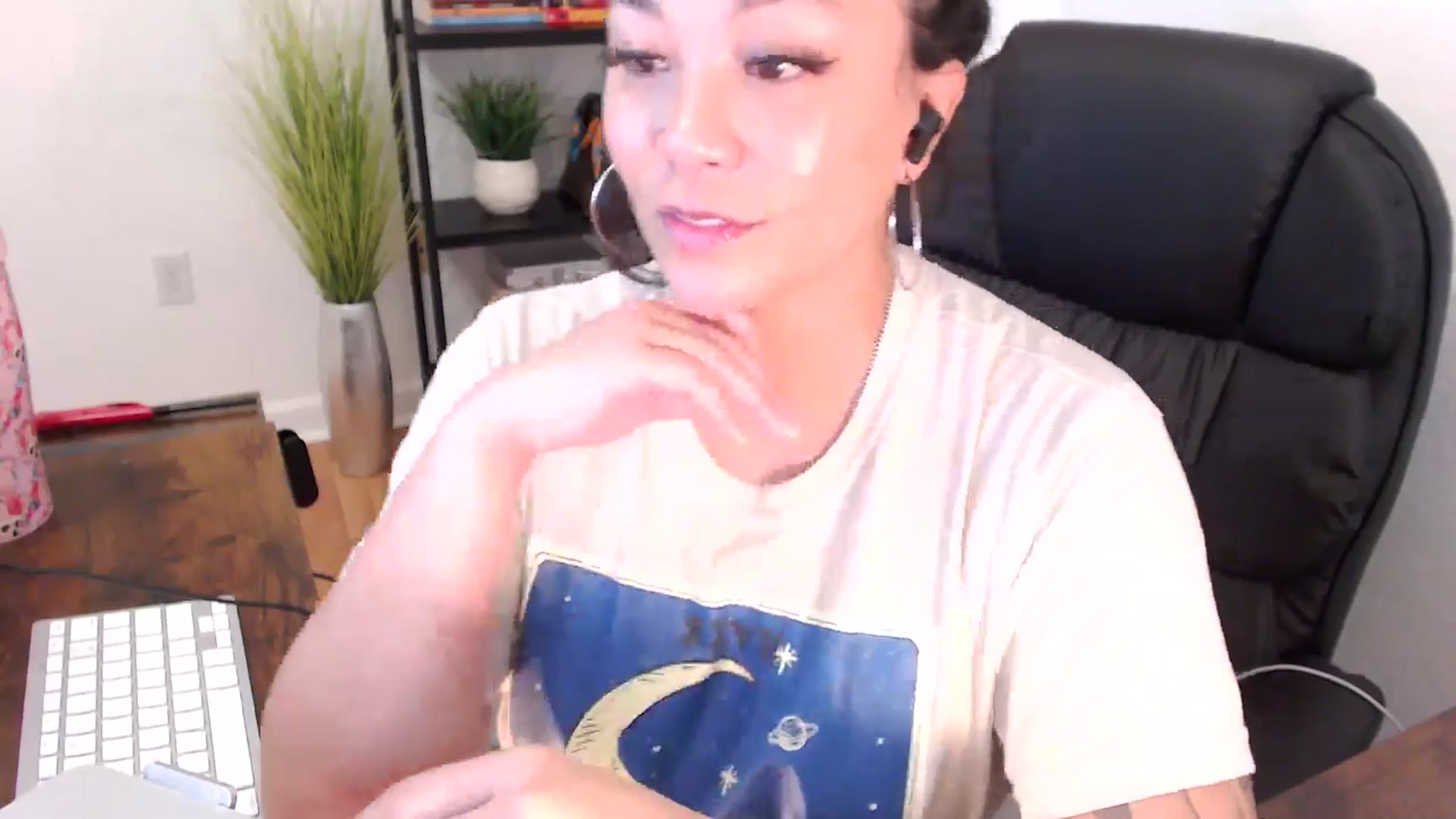 Gallery image thumbnail from MickaylaMinx's myfreecams stream on, 12/24/2024, 18:57 image 10 of 20
