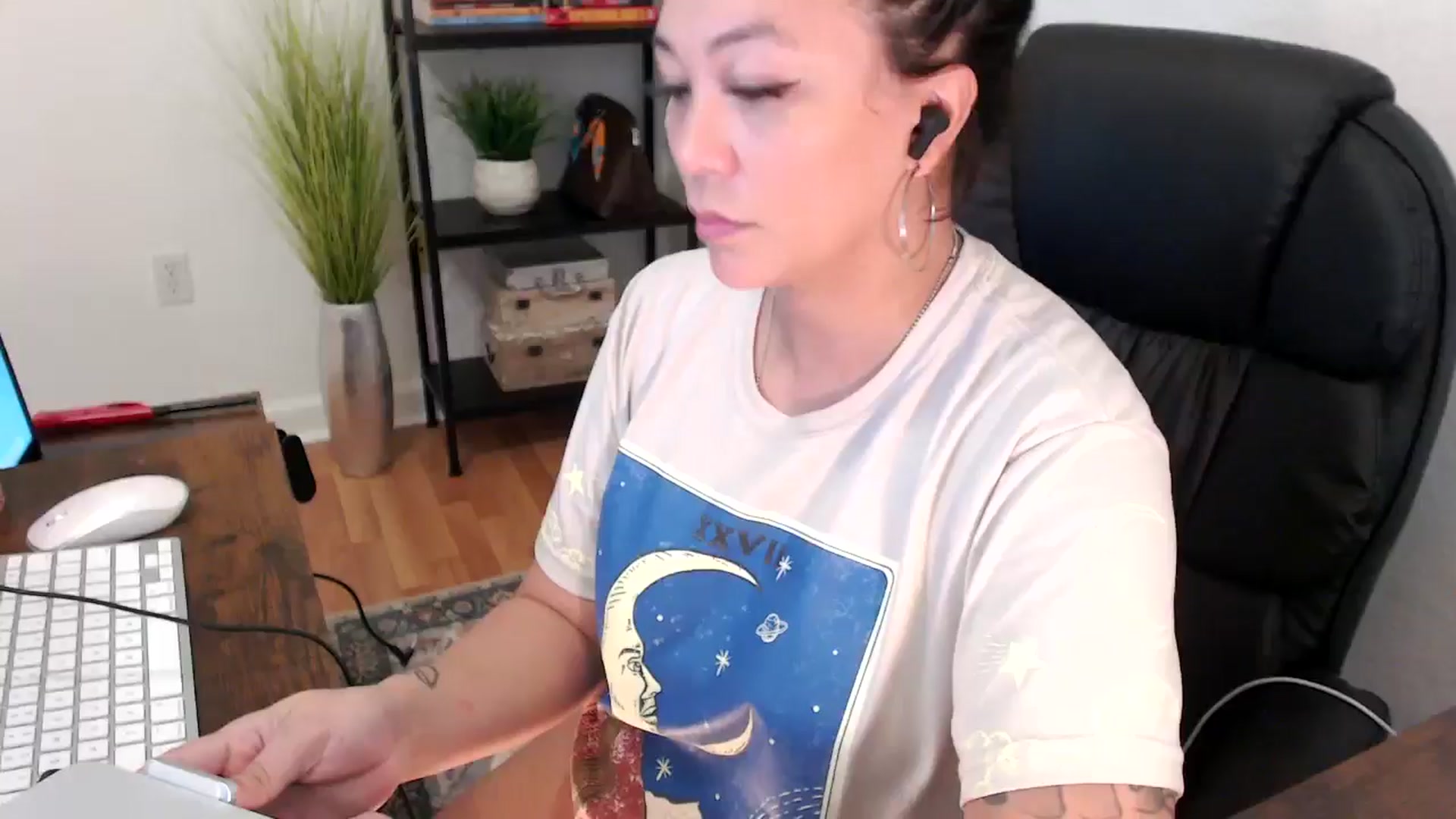 Gallery image thumbnail from MickaylaMinx's myfreecams stream on, 12/24/2024, 18:57 image 1 of 20