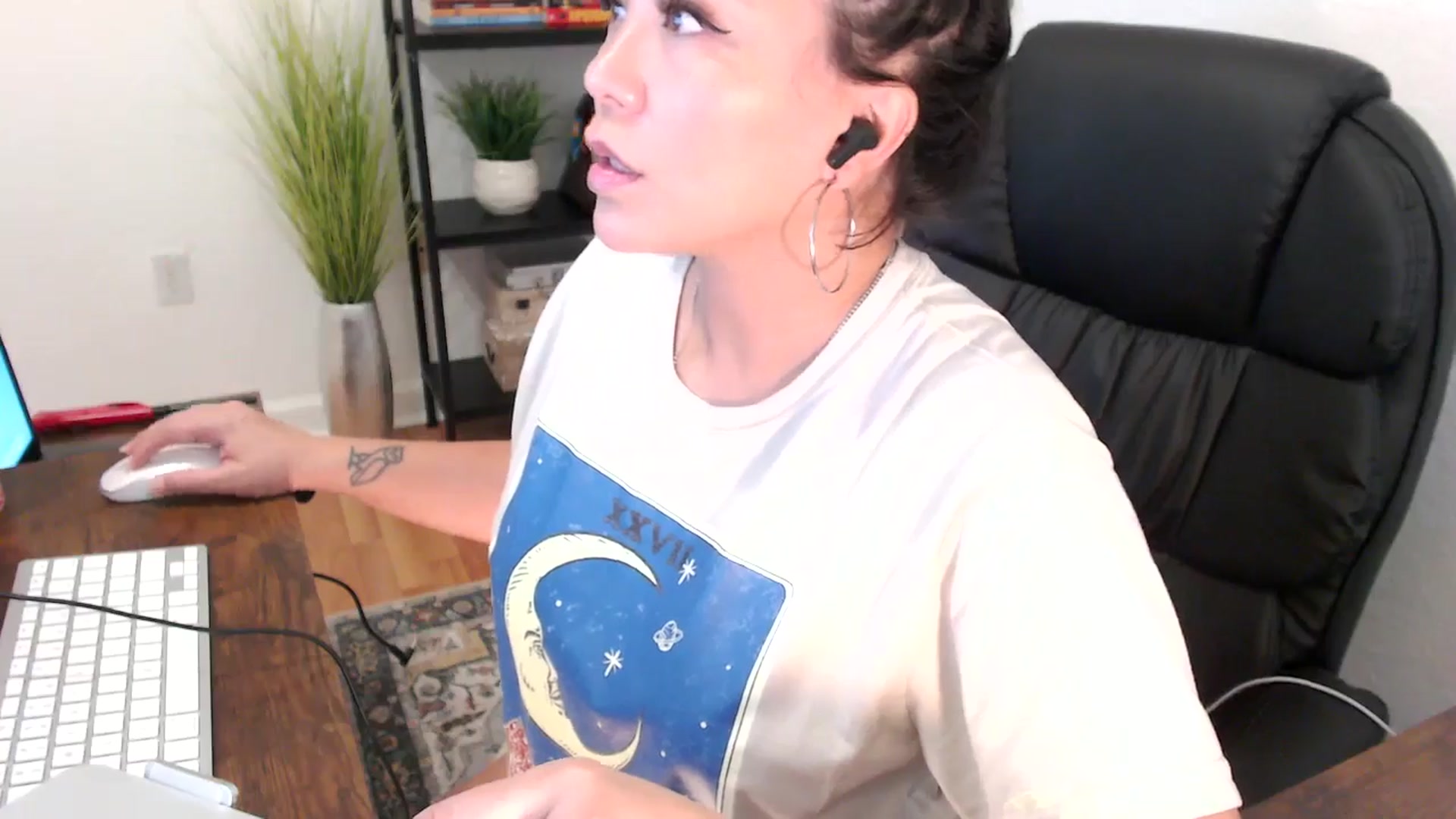 Gallery image thumbnail from MickaylaMinx's myfreecams stream on, 12/24/2024, 18:57 image 3 of 20