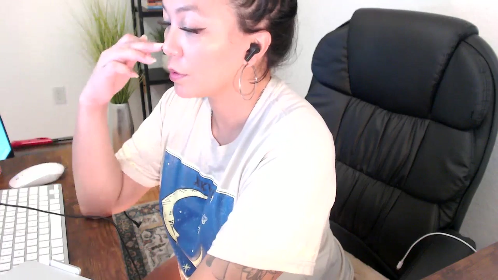 Gallery image thumbnail from MickaylaMinx's myfreecams stream on, 12/24/2024, 18:57 image 2 of 20