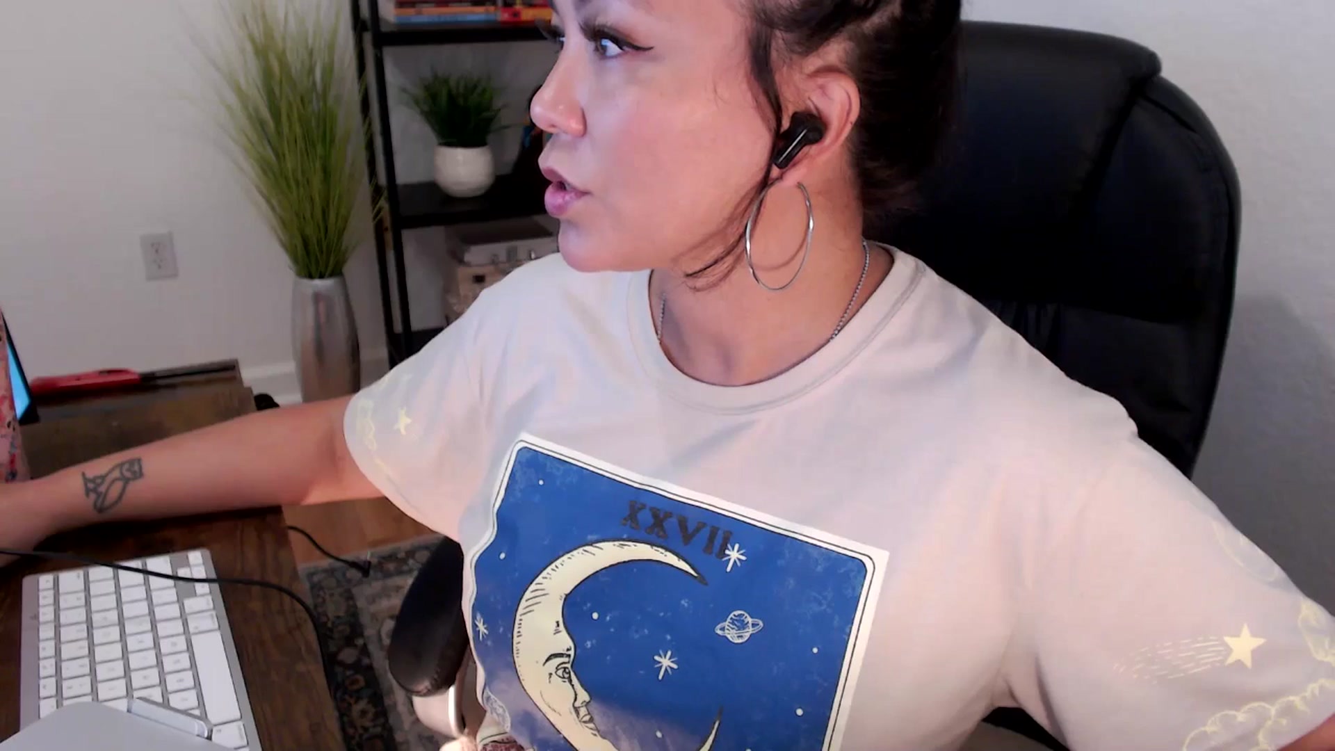 Gallery image thumbnail from MickaylaMinx's myfreecams stream on, 12/24/2024, 20:03 image 12 of 20