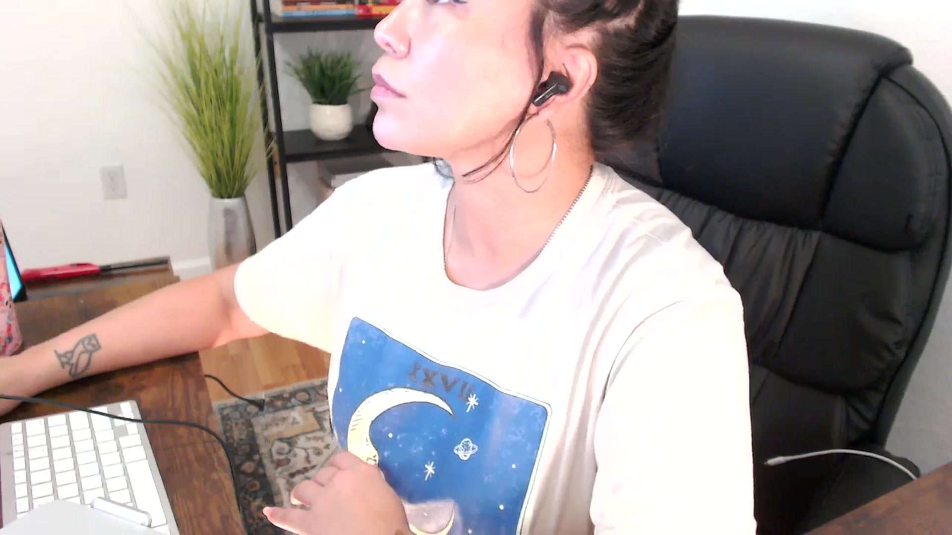 Gallery image thumbnail from MickaylaMinx's myfreecams stream on, 12/24/2024, 20:03 image 7 of 20