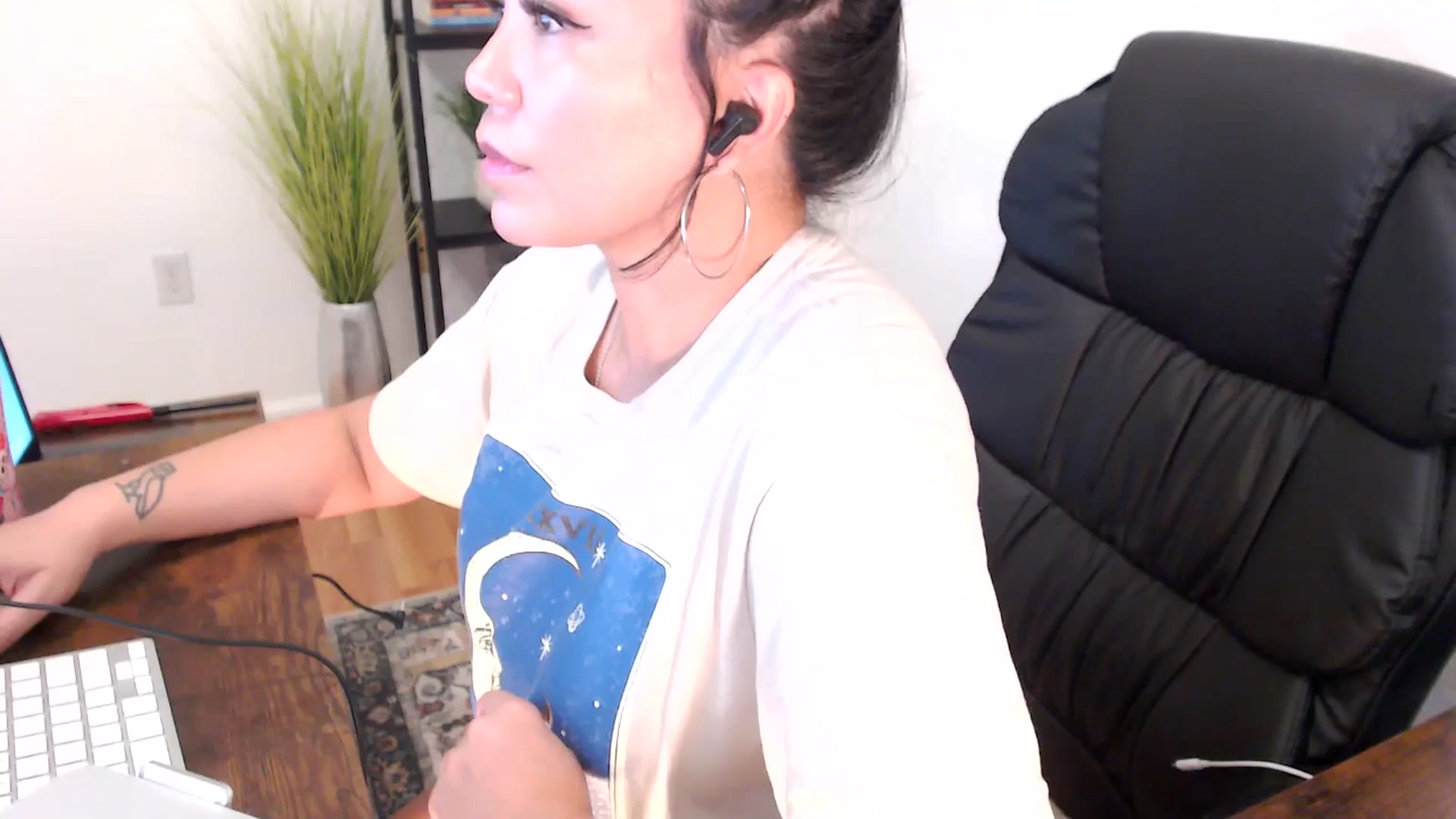 Gallery image thumbnail from MickaylaMinx's myfreecams stream on, 12/24/2024, 20:03 image 4 of 20