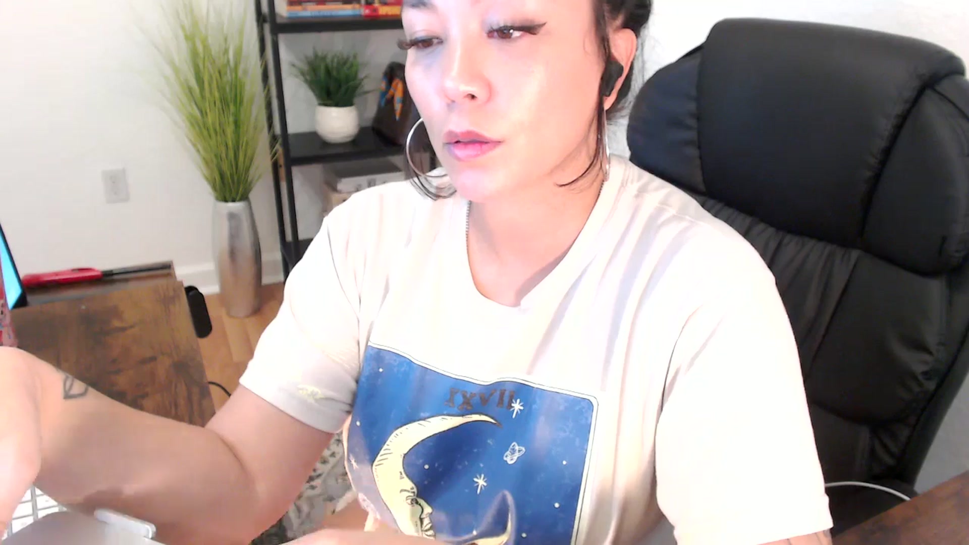 Gallery image thumbnail from MickaylaMinx's myfreecams stream on, 12/24/2024, 20:03 image 3 of 20