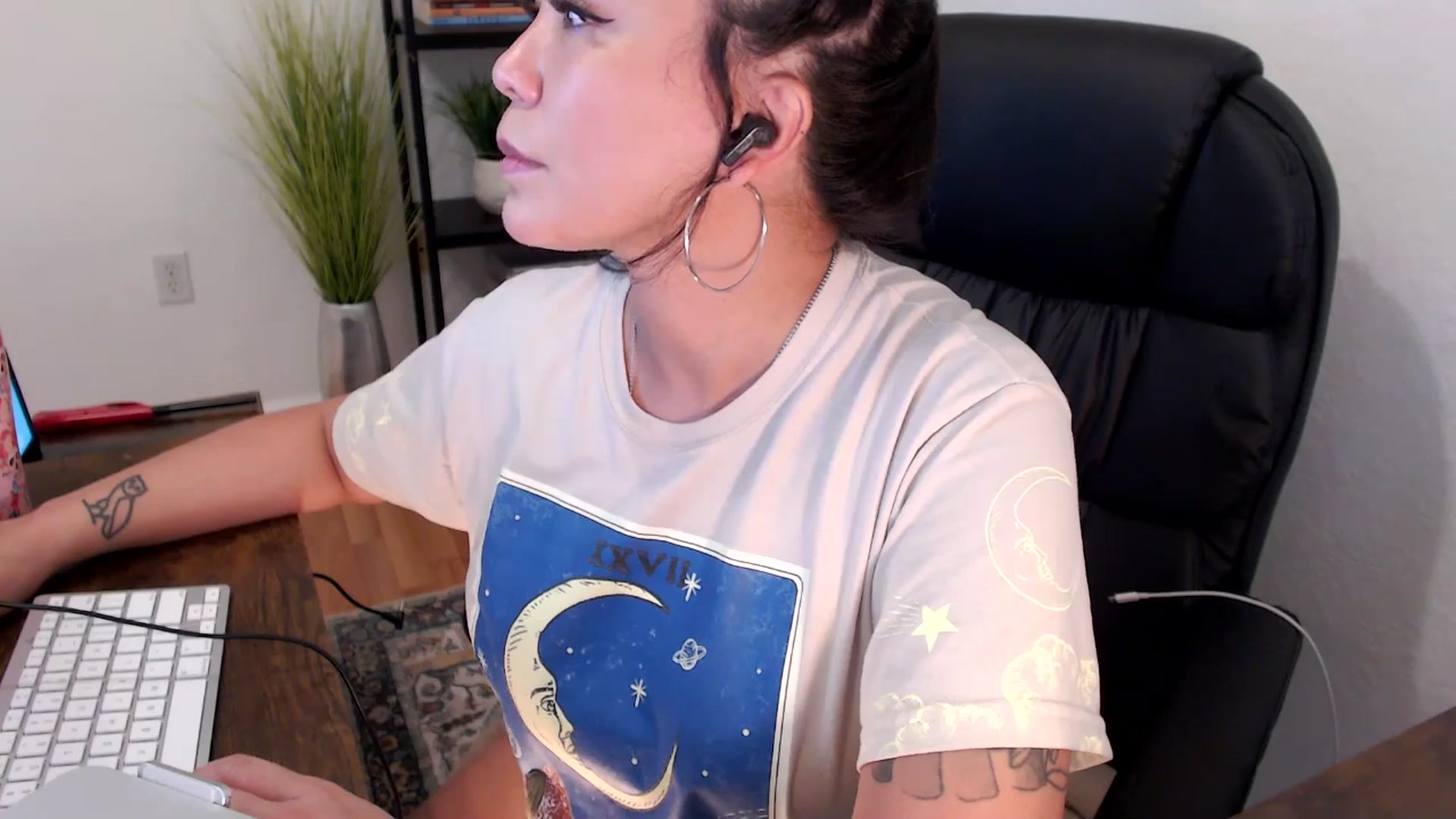 Gallery image thumbnail from MickaylaMinx's myfreecams stream on, 12/24/2024, 20:03 image 18 of 20