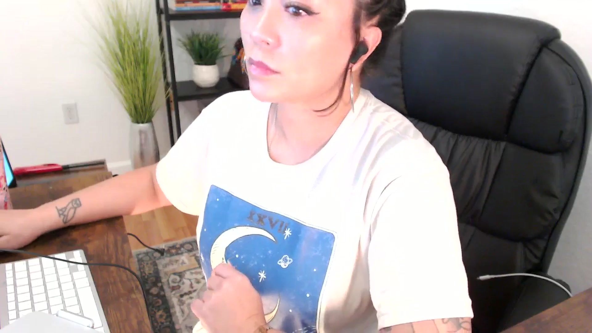 Gallery image thumbnail from MickaylaMinx's myfreecams stream on, 12/24/2024, 20:03 image 10 of 20