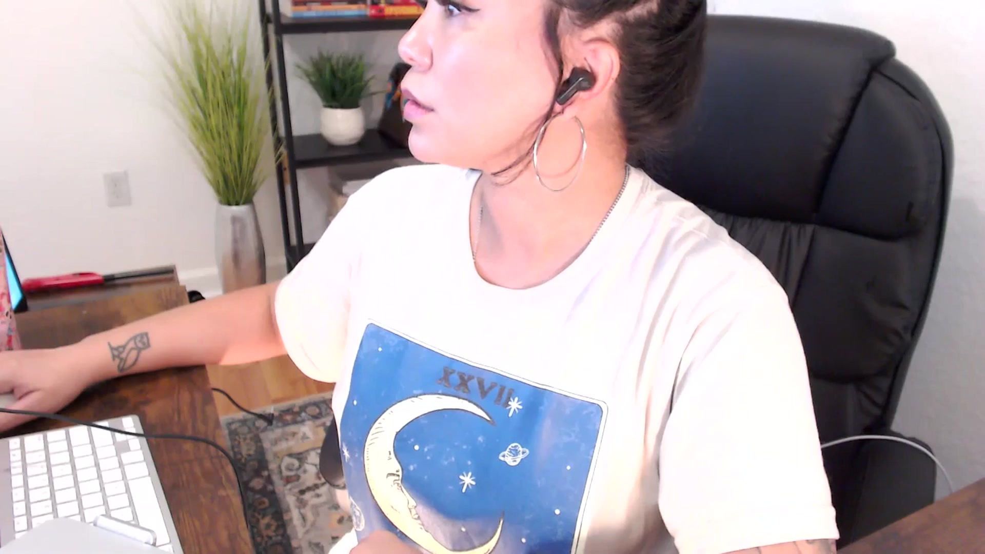 Gallery image thumbnail from MickaylaMinx's myfreecams stream on, 12/24/2024, 20:03 image 8 of 20