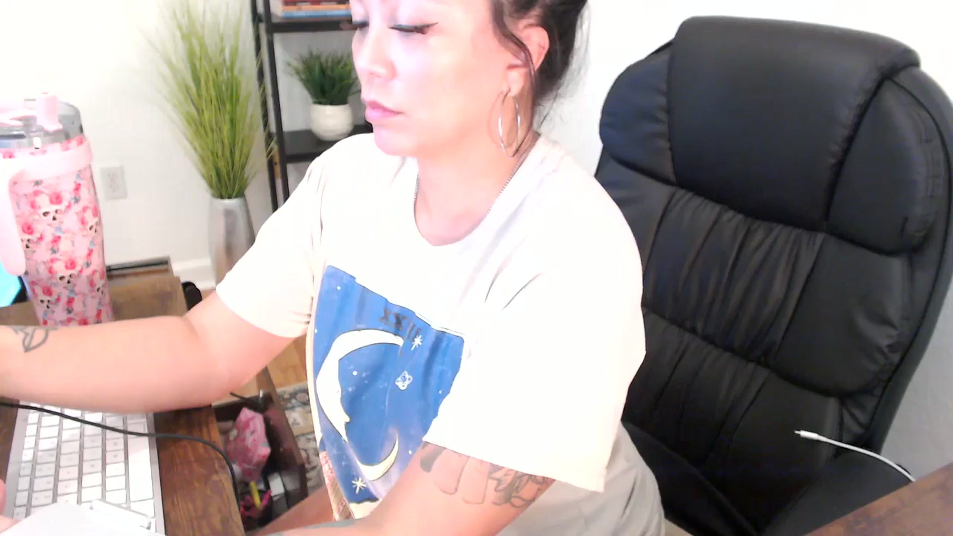 Gallery image thumbnail from MickaylaMinx's myfreecams stream on, 12/24/2024, 20:33 image 14 of 20