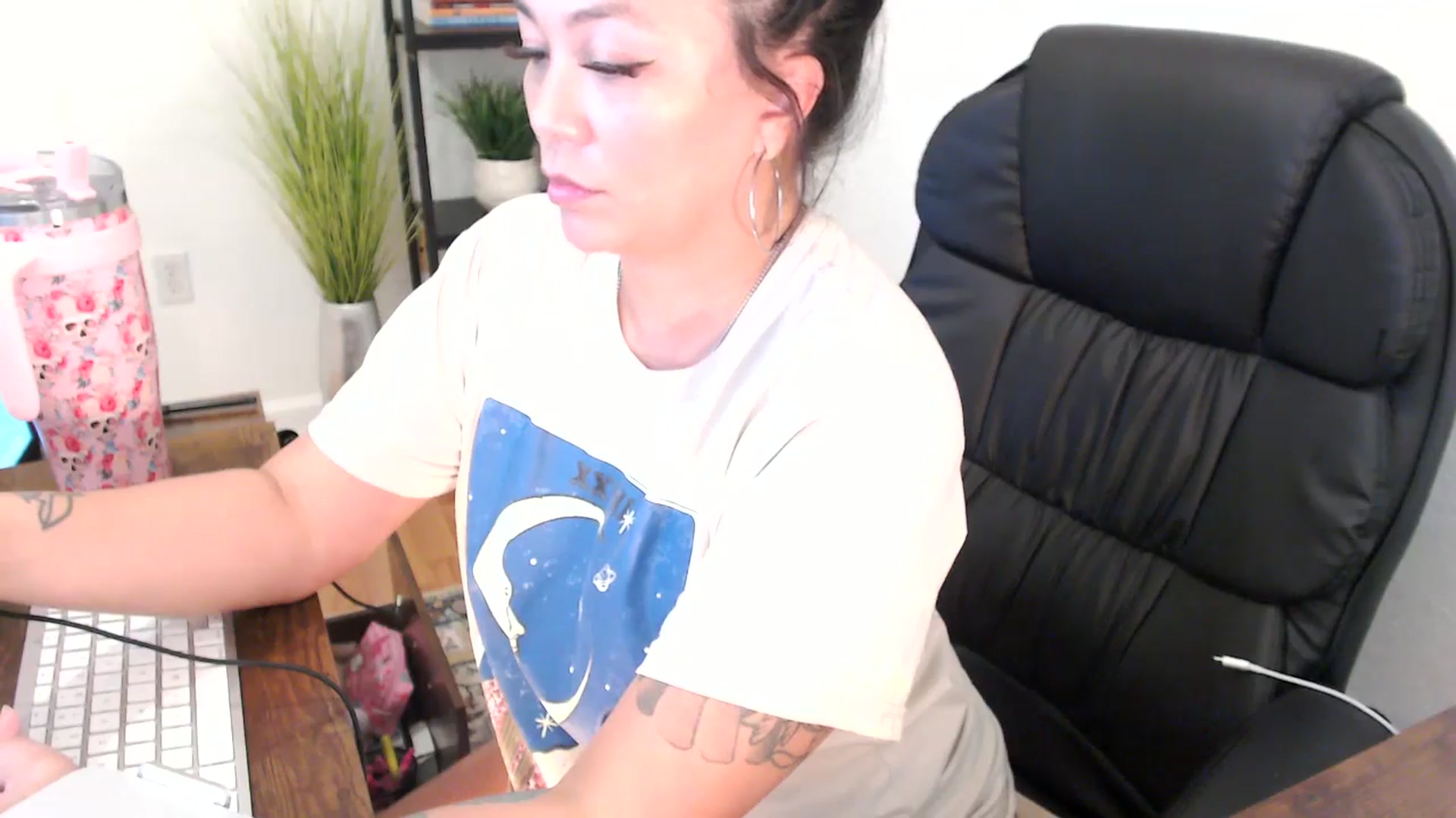 Gallery image thumbnail from MickaylaMinx's myfreecams stream on, 12/24/2024, 20:33 image 13 of 20