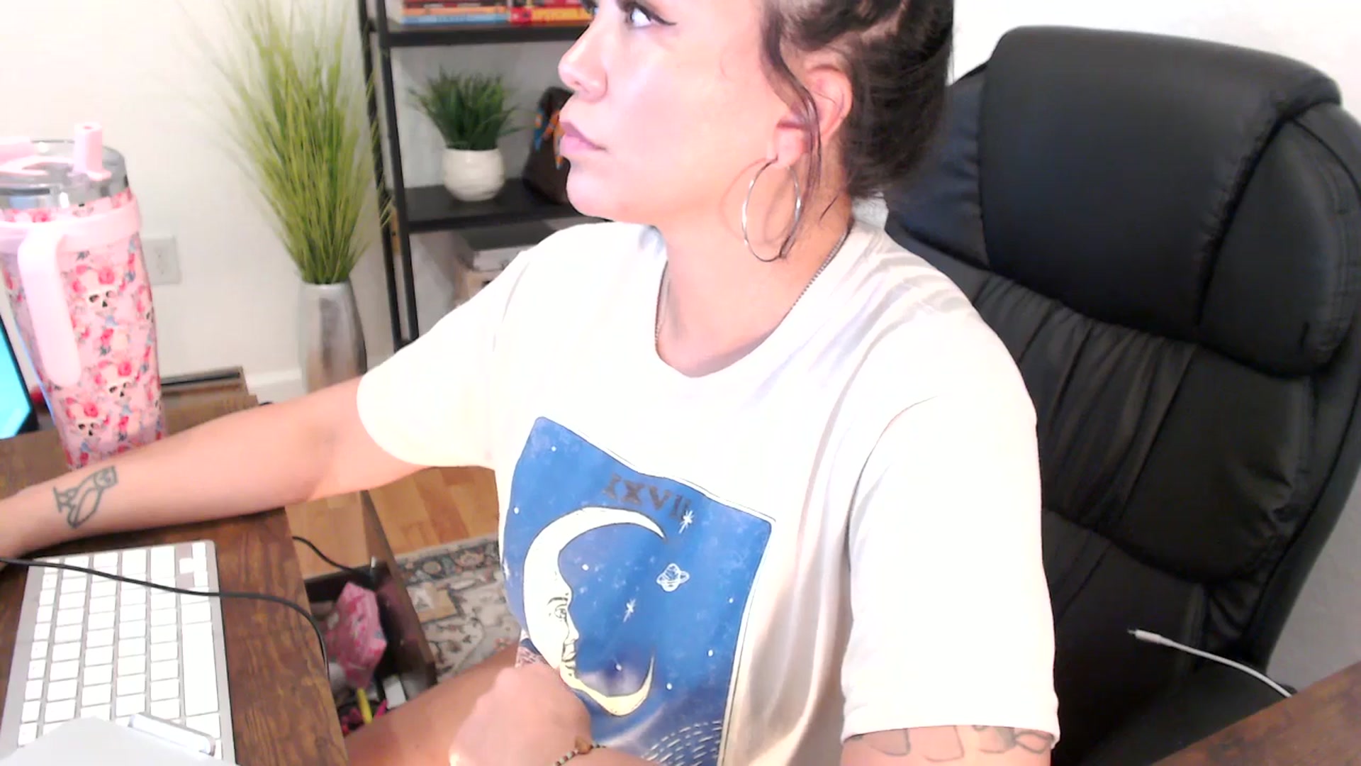 Gallery image thumbnail from MickaylaMinx's myfreecams stream on, 12/24/2024, 20:33 image 4 of 20