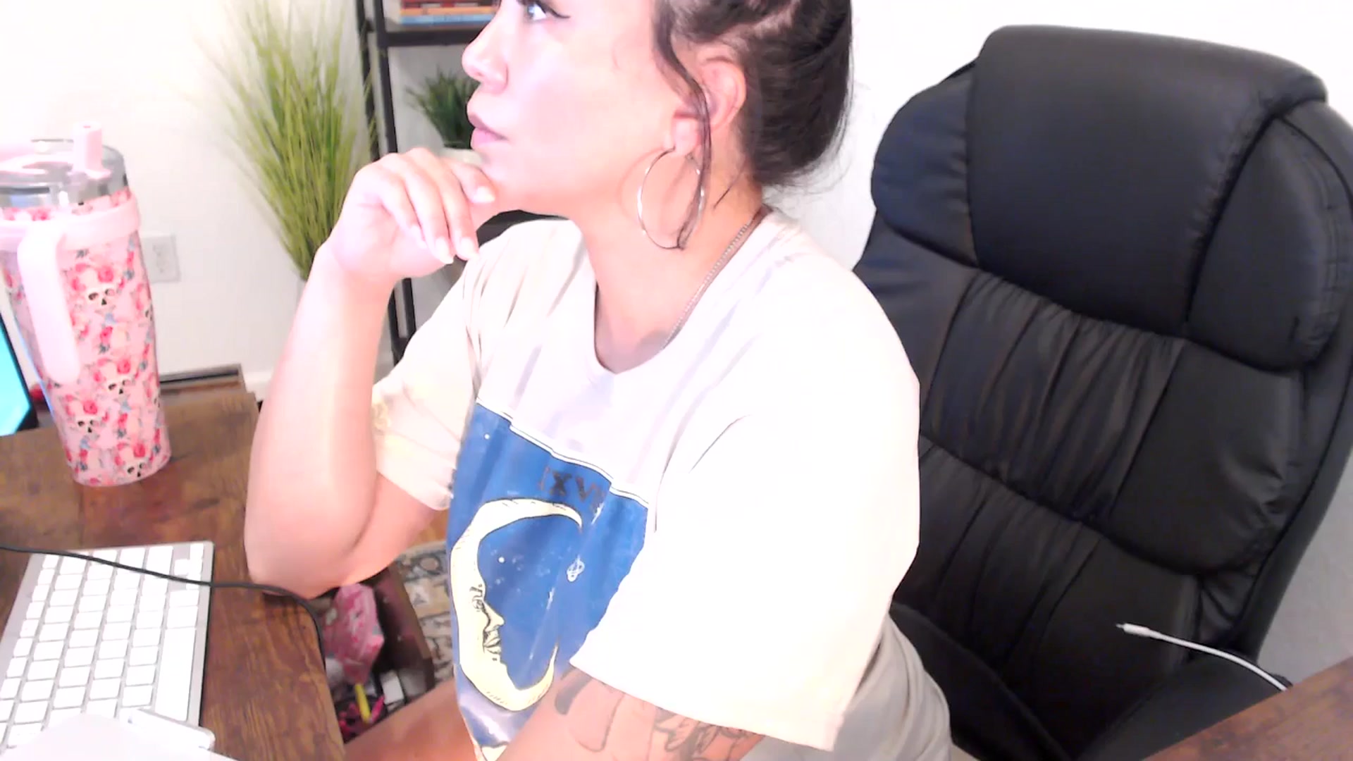 Gallery image thumbnail from MickaylaMinx's myfreecams stream on, 12/24/2024, 20:33 image 2 of 20