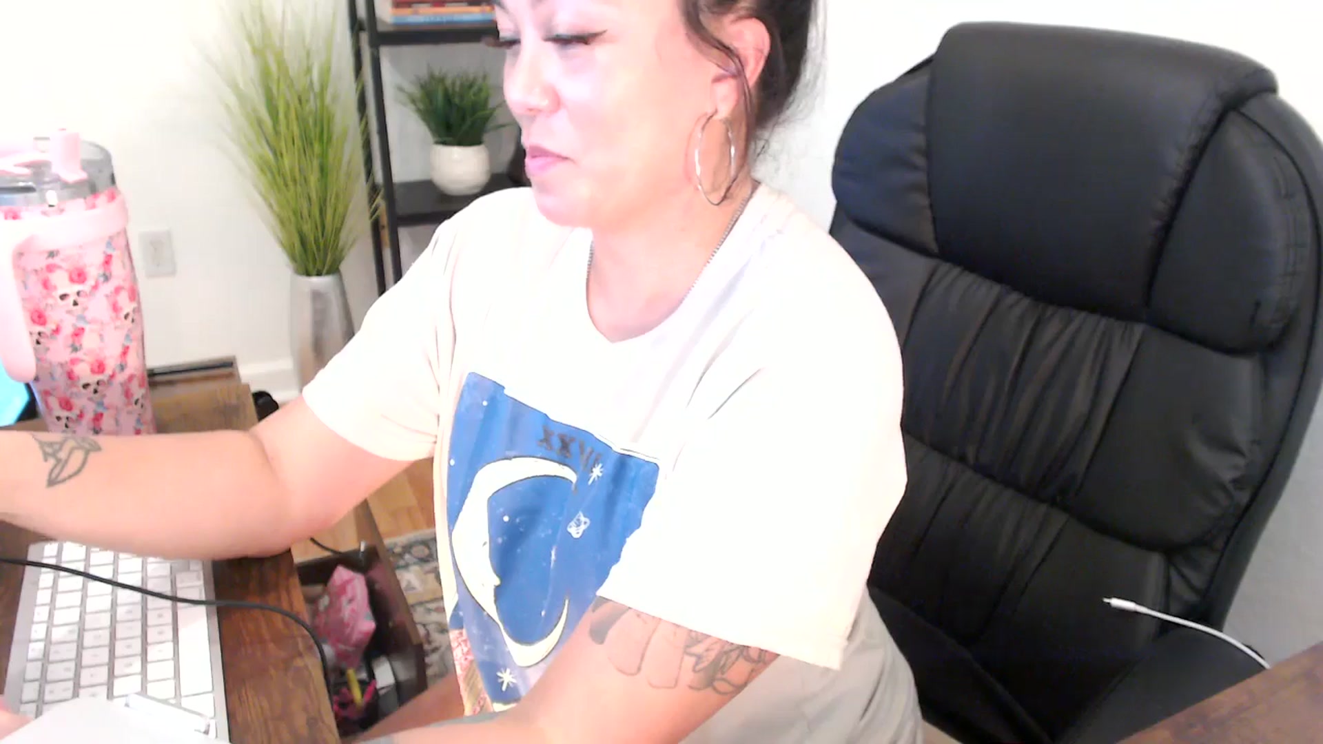 Gallery image thumbnail from MickaylaMinx's myfreecams stream on, 12/24/2024, 20:33 image 15 of 20