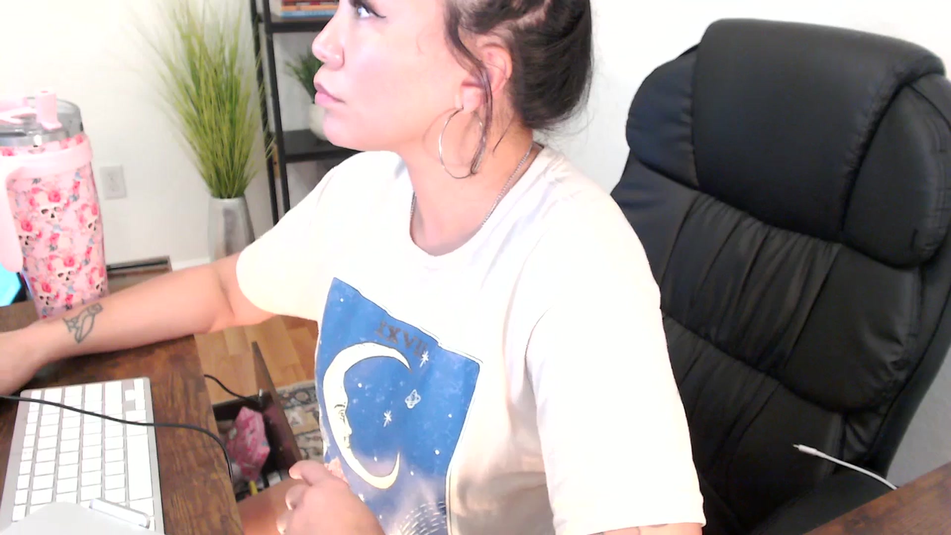 Gallery image thumbnail from MickaylaMinx's myfreecams stream on, 12/24/2024, 20:33 image 10 of 20