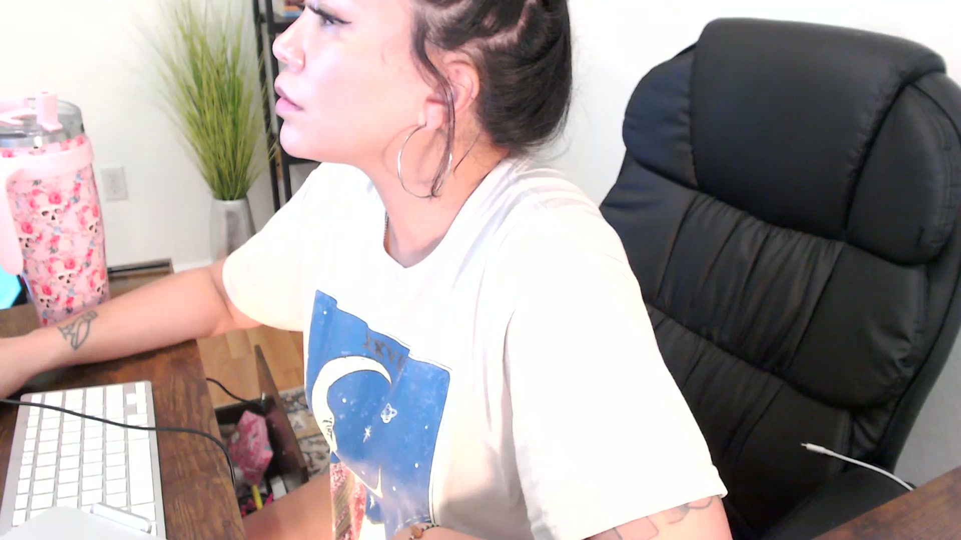 Gallery image thumbnail from MickaylaMinx's myfreecams stream on, 12/24/2024, 20:33 image 8 of 20