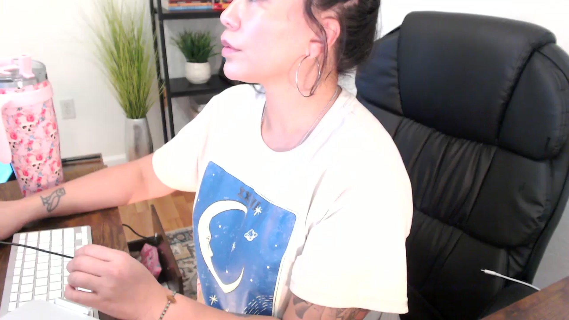 Gallery image thumbnail from MickaylaMinx's myfreecams stream on, 12/24/2024, 20:33 image 17 of 20
