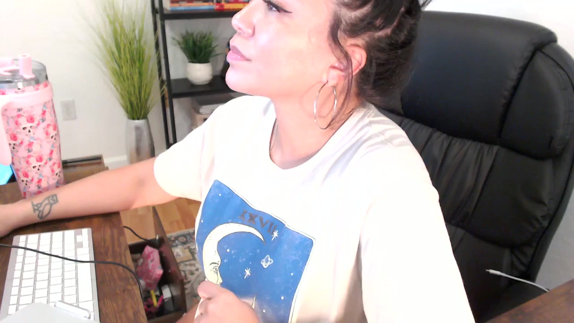 Gallery image thumbnail from MickaylaMinx's myfreecams stream on, 12/24/2024, 20:33 image 19 of 20