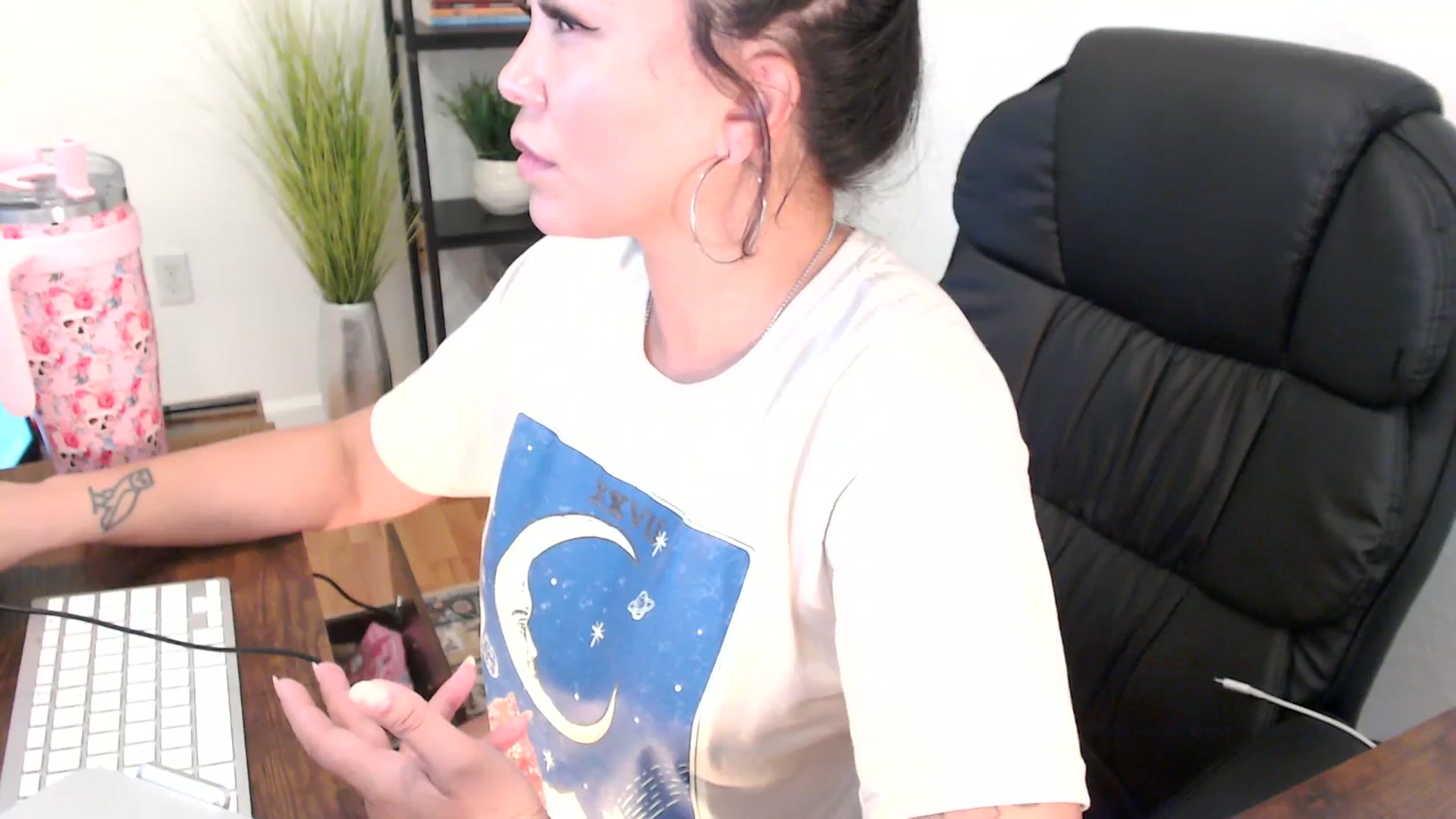 Gallery image thumbnail from MickaylaMinx's myfreecams stream on, 12/24/2024, 20:33 image 9 of 20