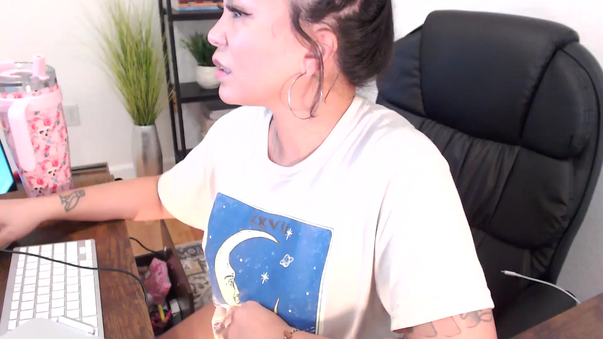 Gallery image thumbnail from MickaylaMinx's myfreecams stream on, 12/24/2024, 20:33 image 7 of 20