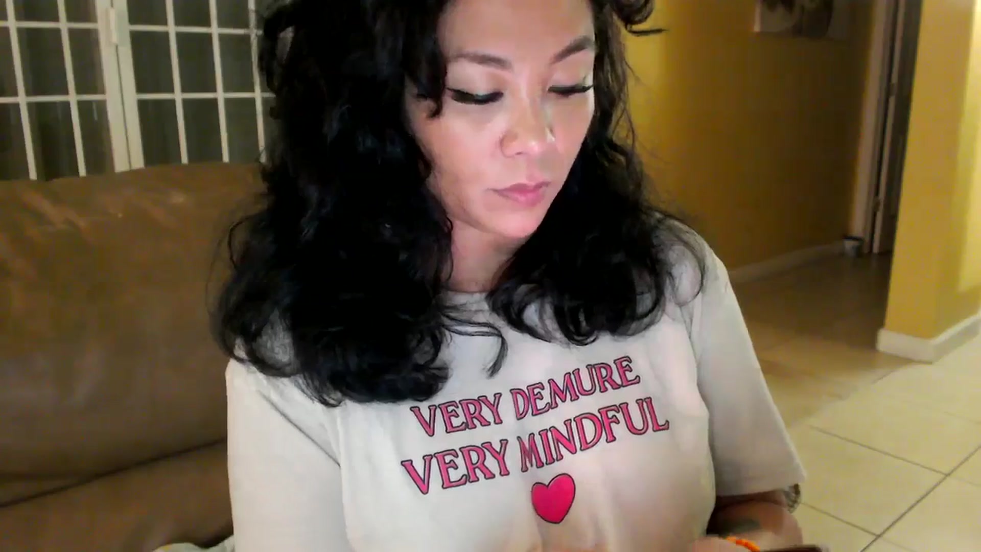 Gallery image thumbnail from MickaylaMinx's myfreecams stream on, 01/02/2025, 23:34 image 19 of 20