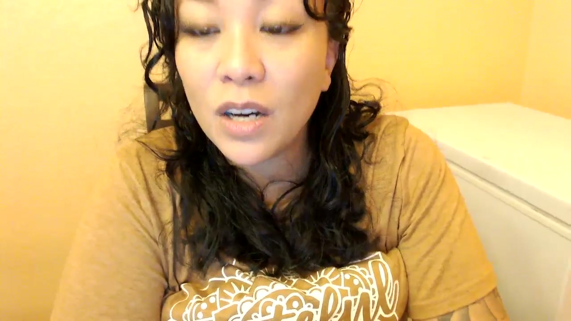 Gallery image thumbnail from MickaylaMinx's myfreecams stream on, 01/03/2025, 19:06 image 17 of 20